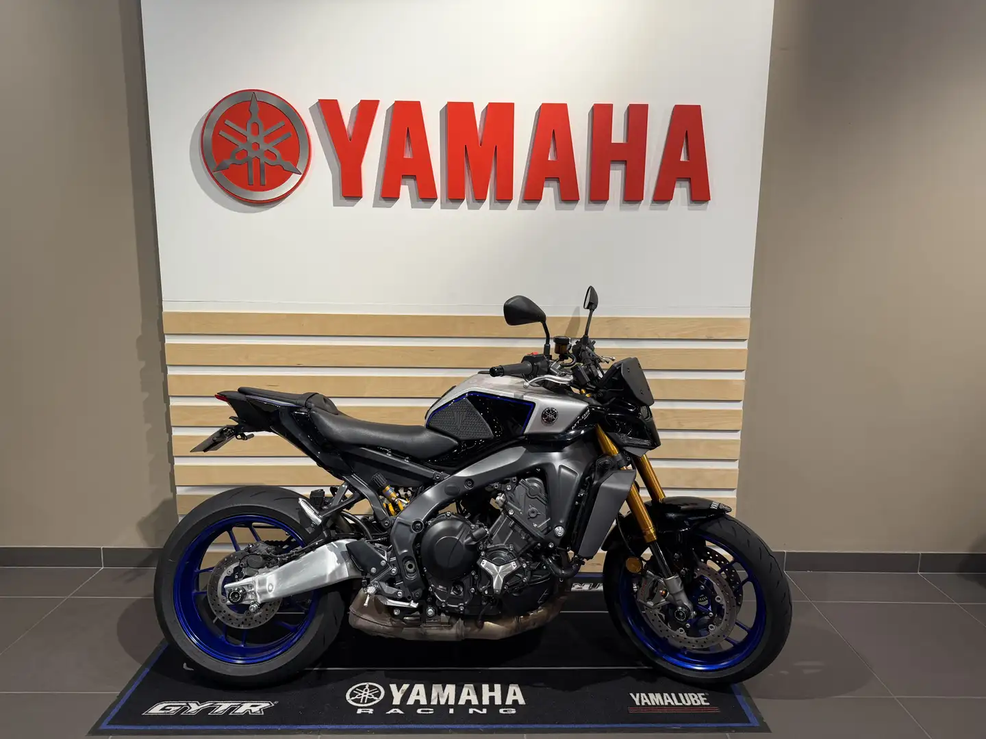 Yamaha MT-09 - 1