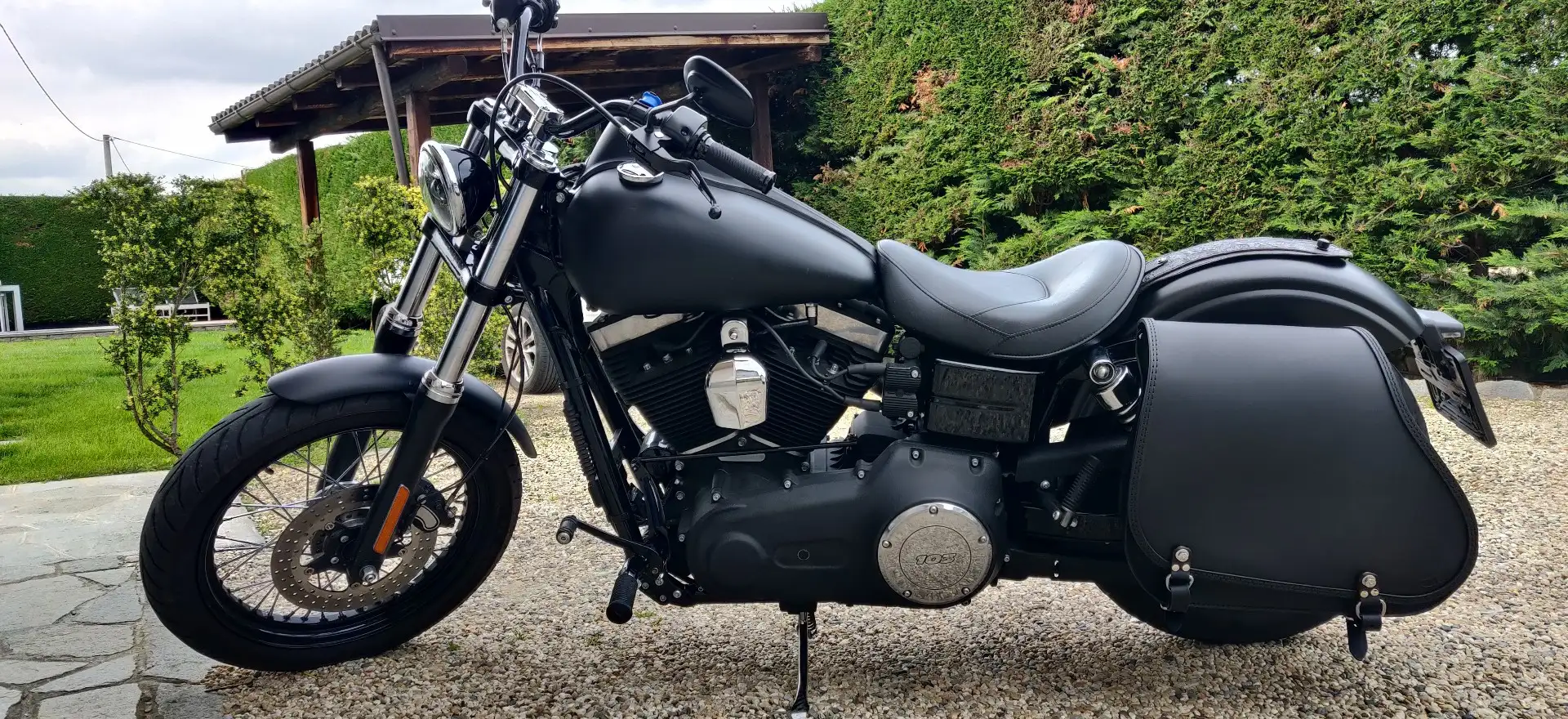 Harley-Davidson Dyna Street Bob Negru - 1
