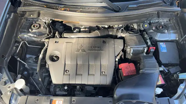 Mitsubishi Outlander view 15