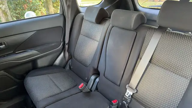 Mitsubishi Outlander view 9
