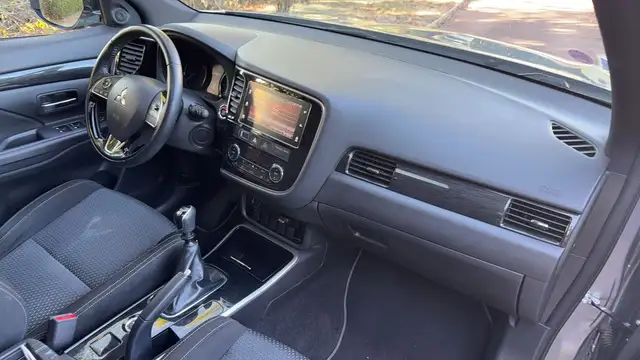 Mitsubishi Outlander view 10
