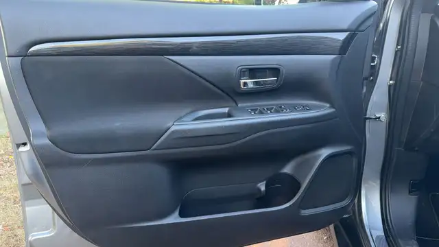 Mitsubishi Outlander view 7