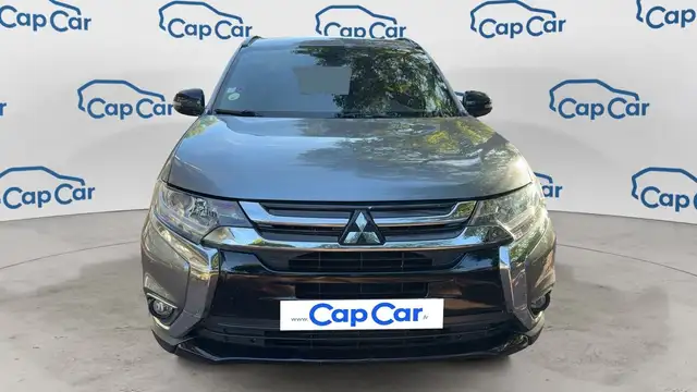 Mitsubishi Outlander view 5