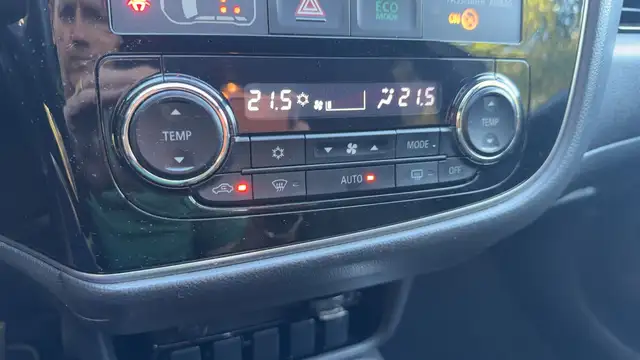 Mitsubishi Outlander view 13
