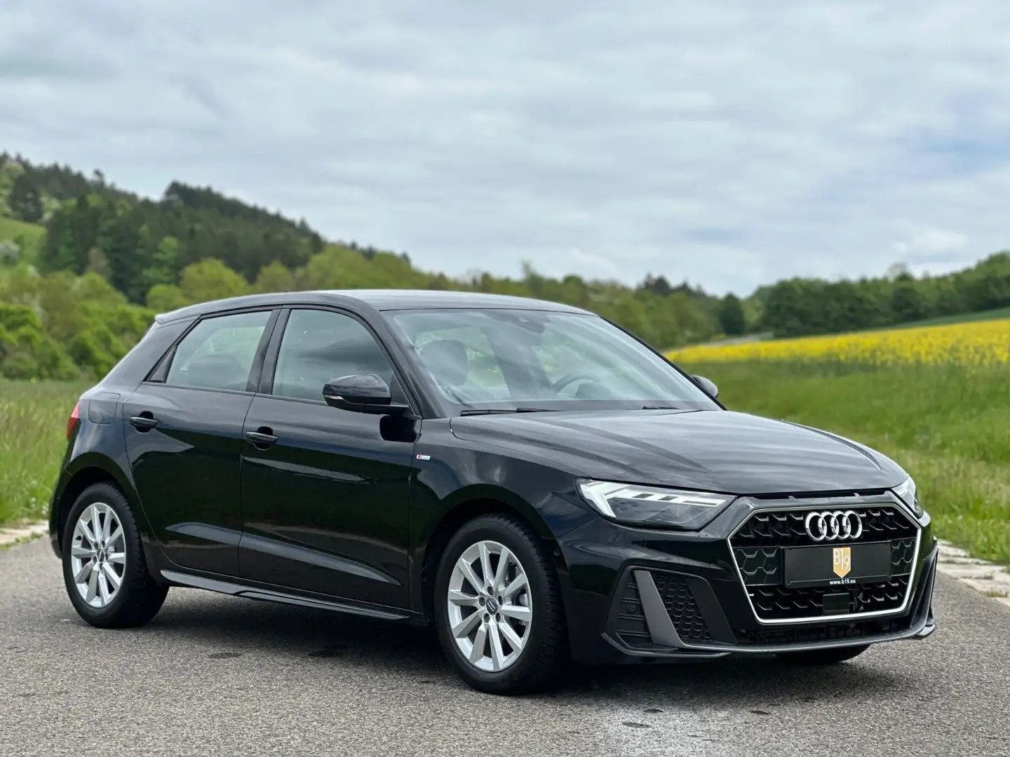 Audi A1 Sportback 35 TFSI S line/LED/Cam/Carplay/1.HD Zwart - 2