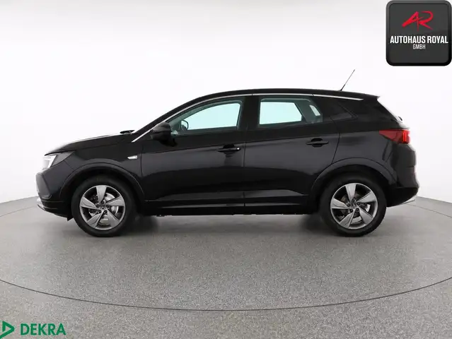 Opel Grandland X view 2