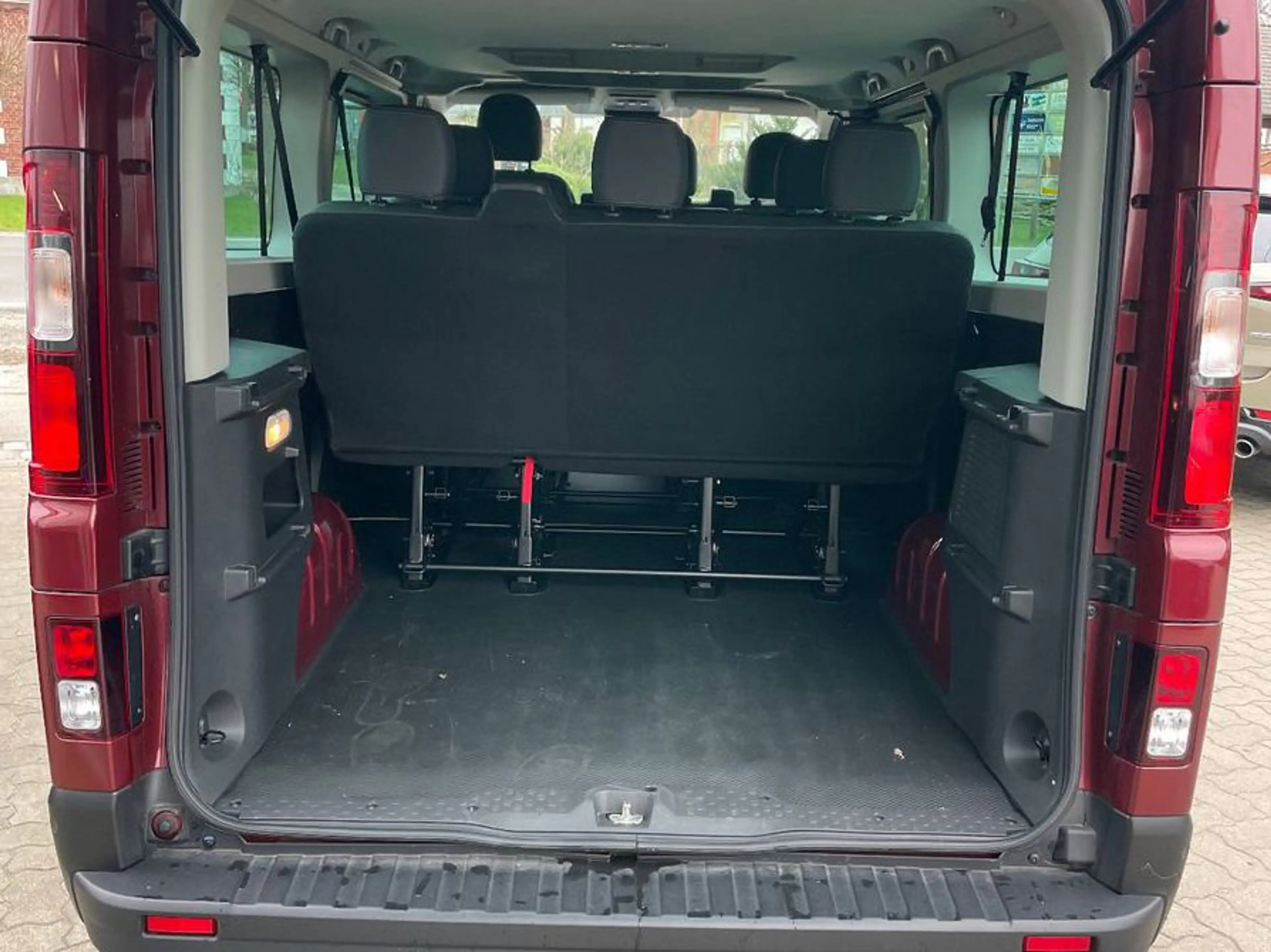 Renault Trafic Combi L2H1 3,0t  Life — photo 8