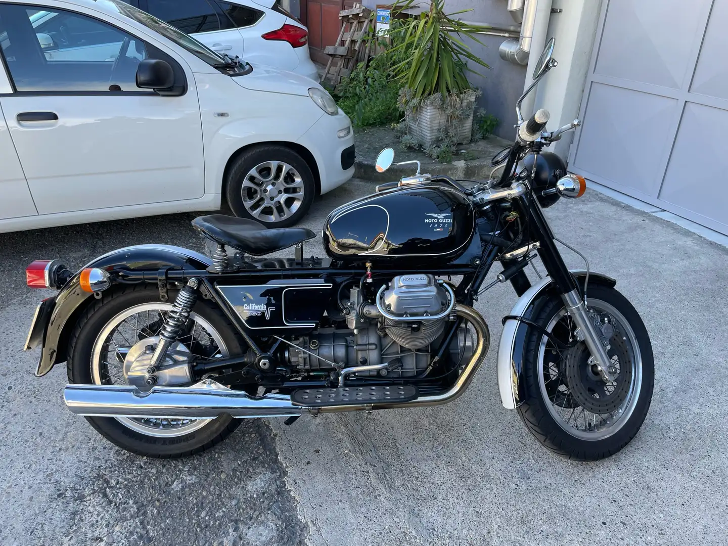 Moto Guzzi V 850 California Fekete - 1
