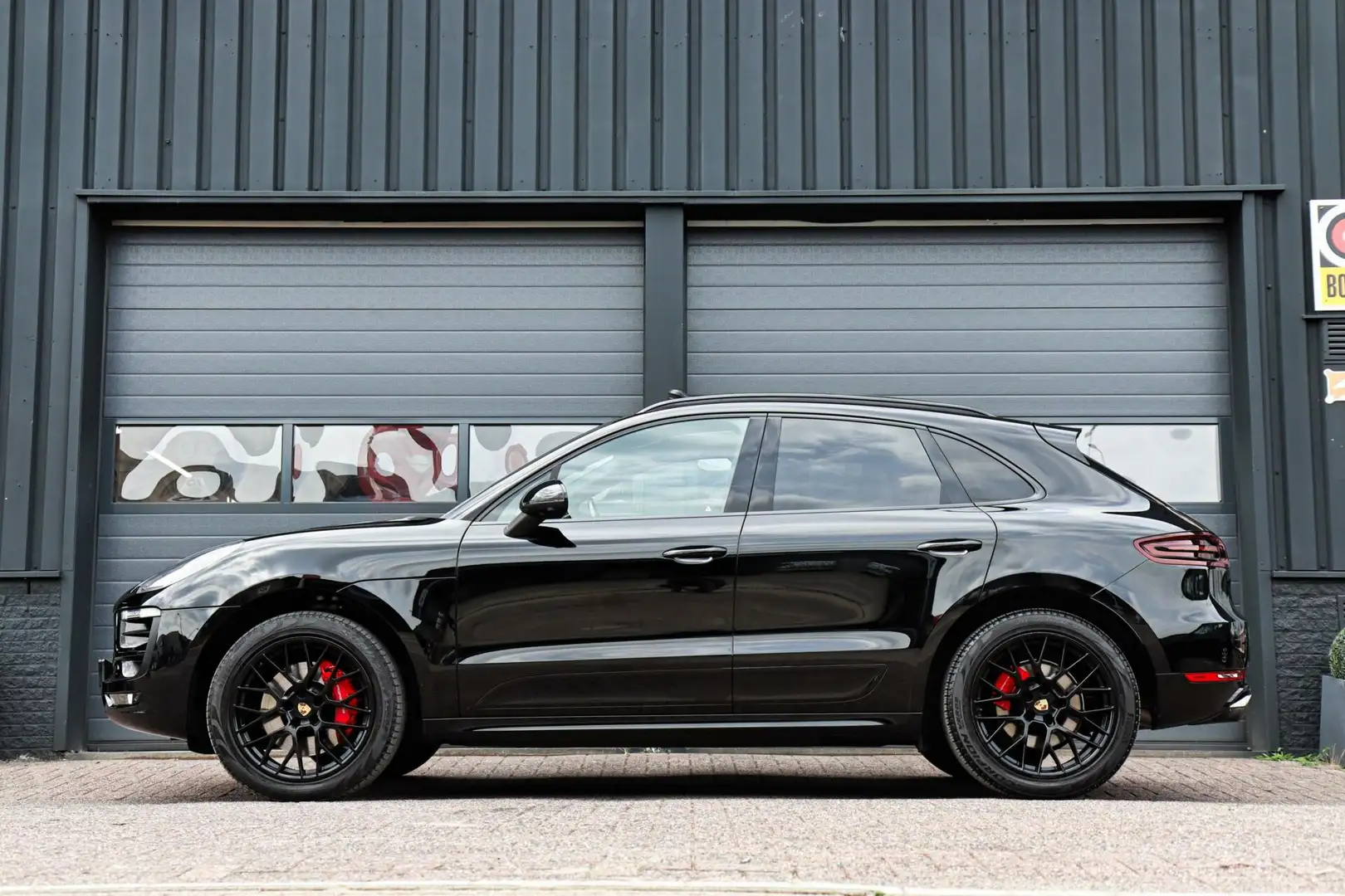 Porsche Macan 3.0 GTS /PDLS+/360 CAMERA/PANODAK/MEMORY/CARPLAY/S Zwart - 2