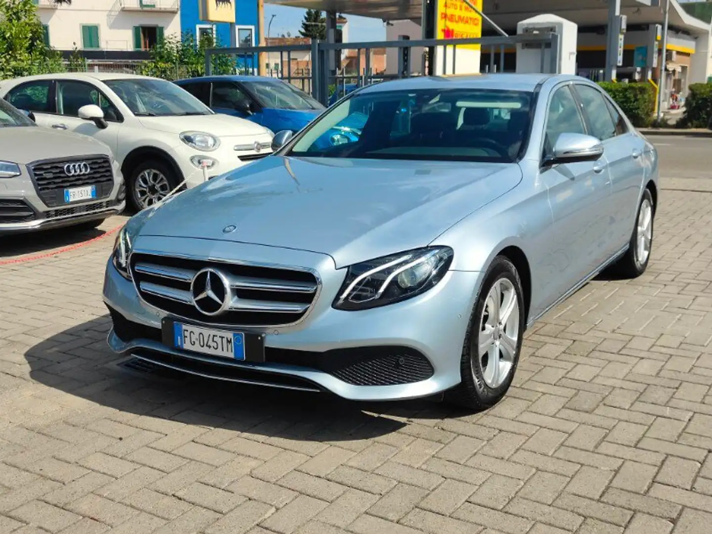 Mercedes-Benz E 200 E 200 d Auto Executive Grau - 1