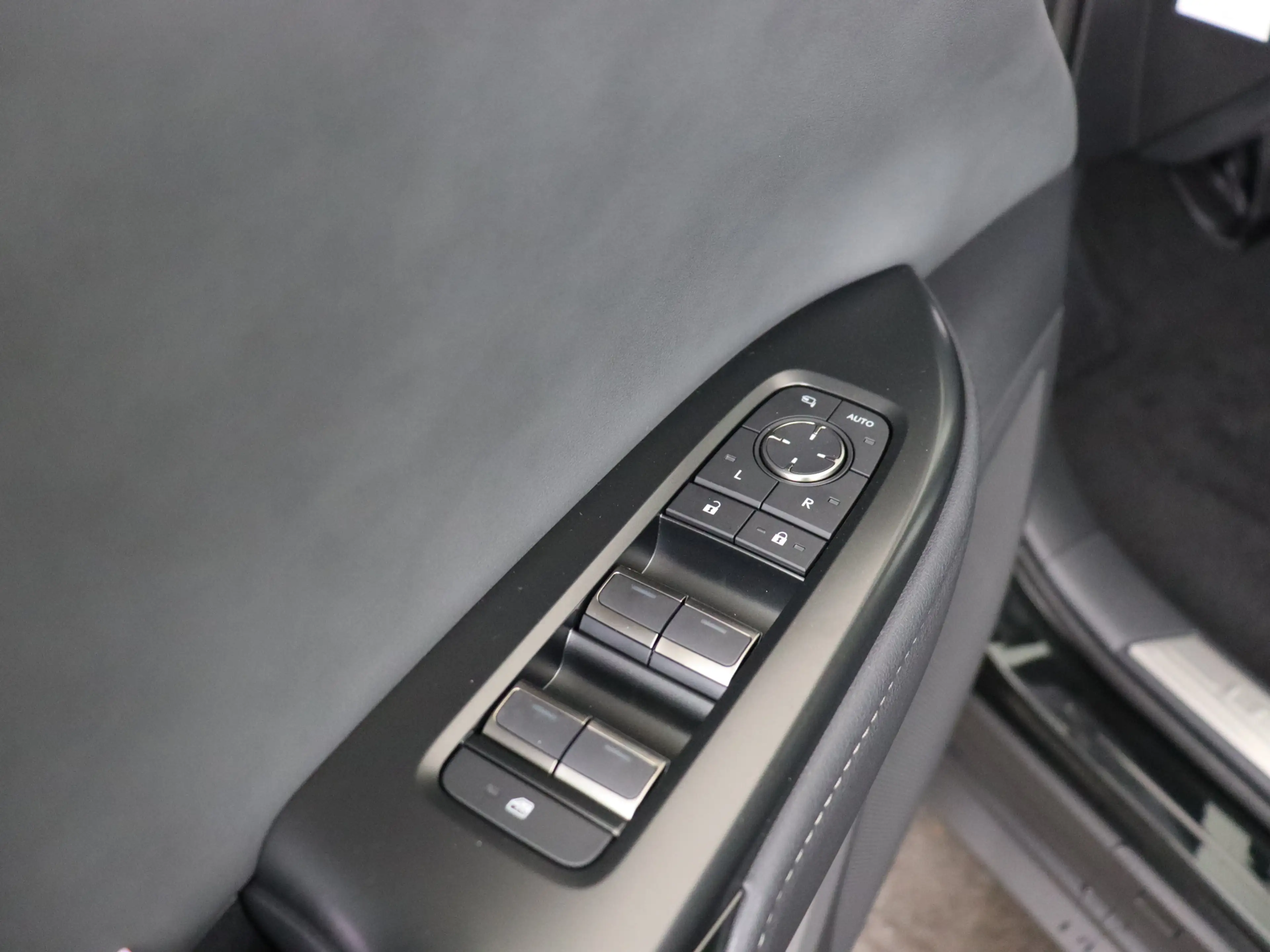 Lexus RZ 350e Luxury Line 77 kWh | 21" Velgen | Lederen Bek — photo 9