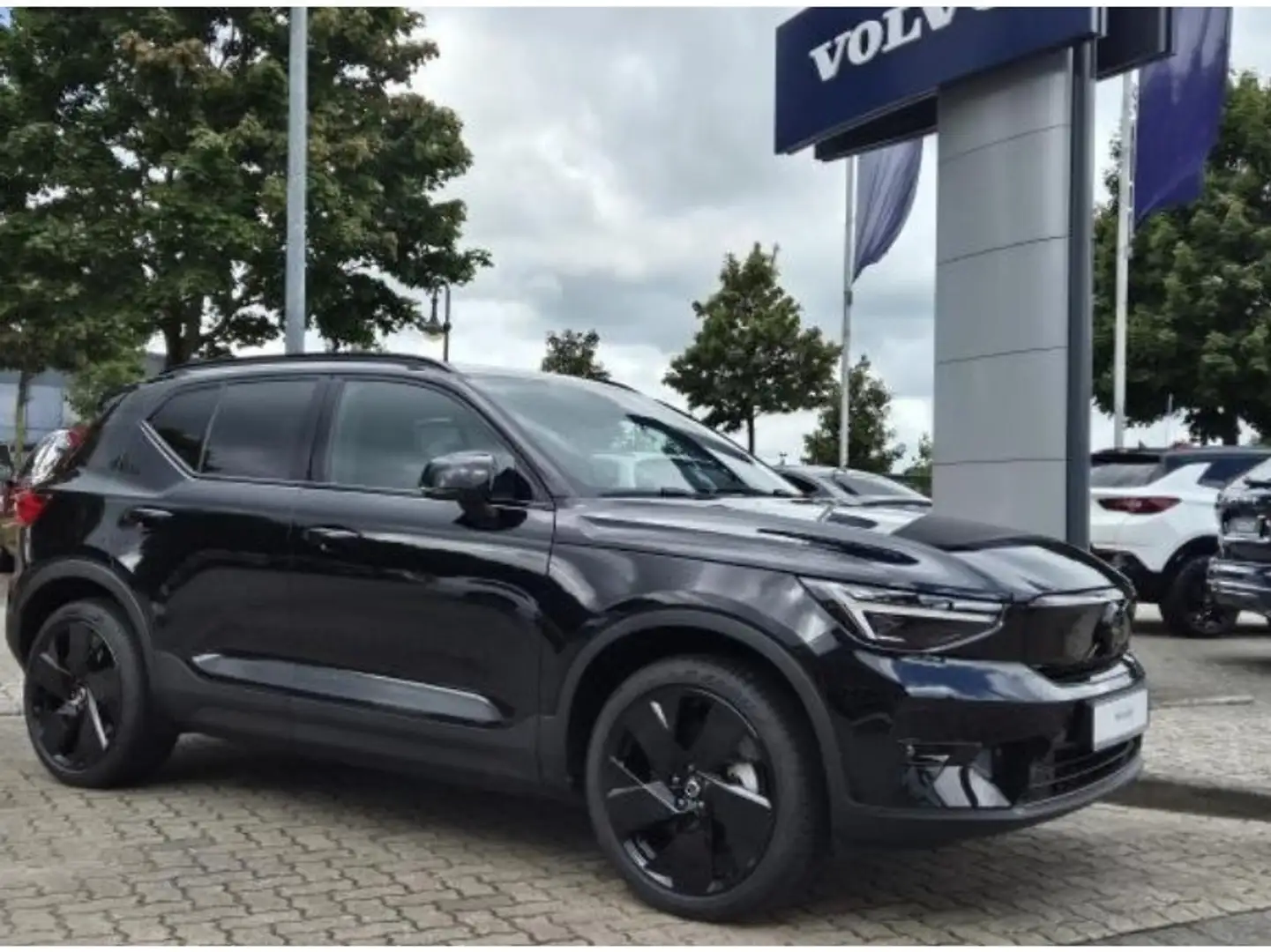 Volvo EX40 Extended Range Plus Black Edition 360° Schwarz - 1