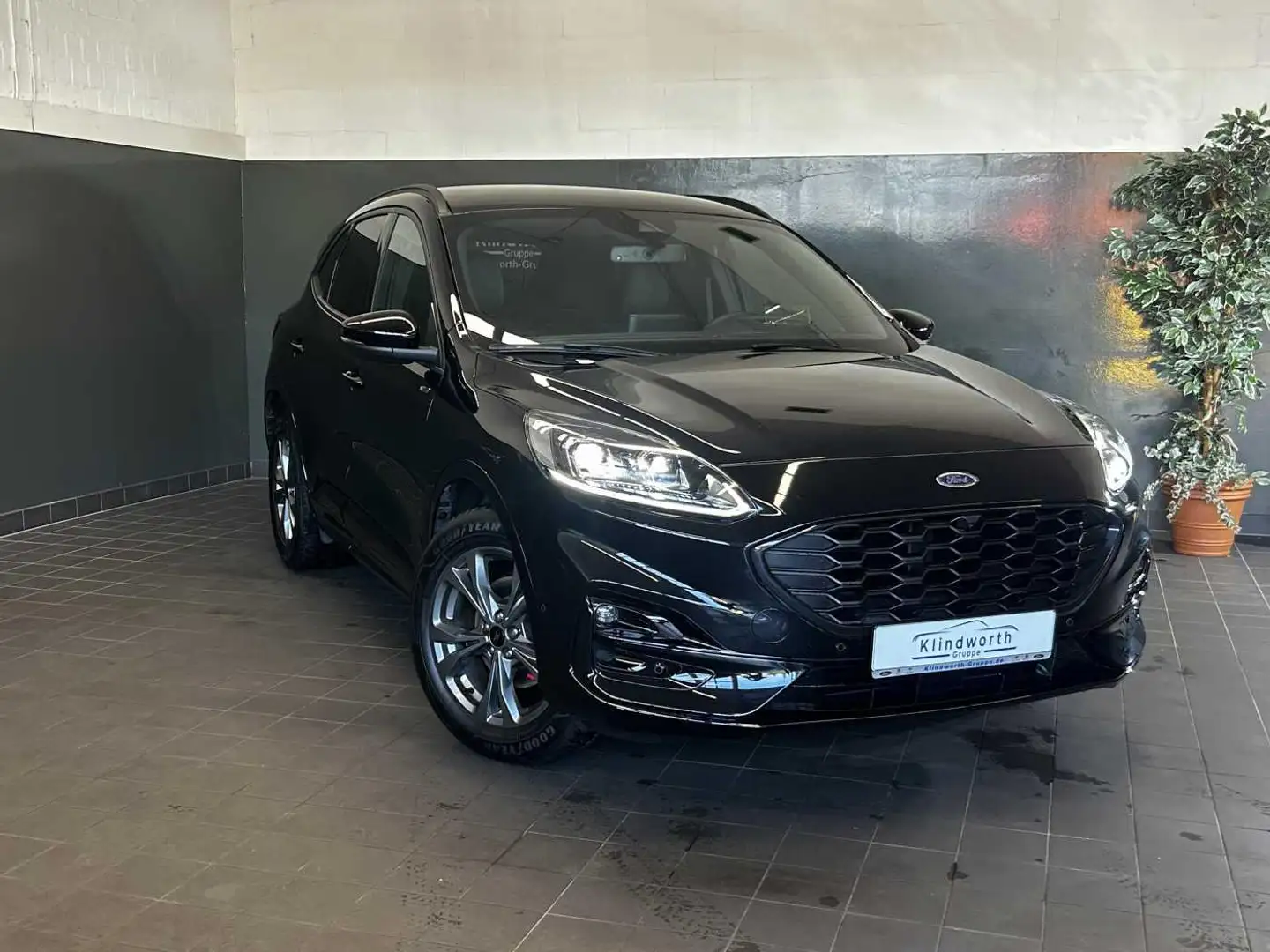 Ford Kuga 1.5 EcoBoost ST-Line X AHK+GJR Schwarz - 2