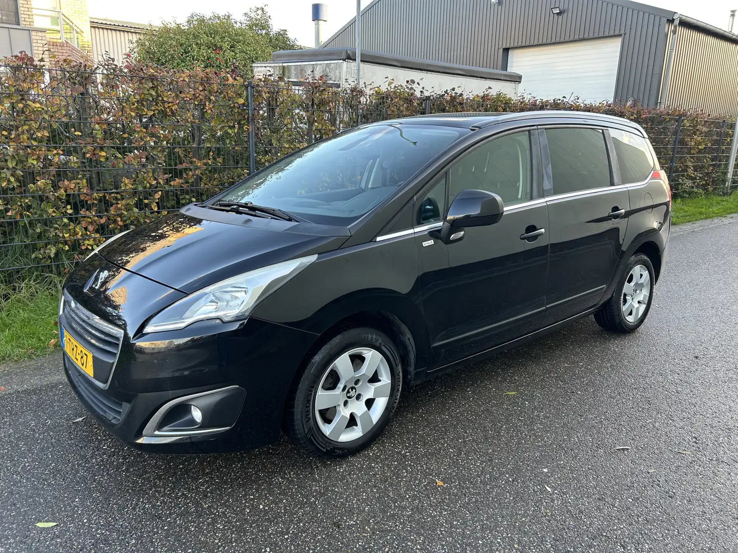 Peugeot 5008 1.6 THP Style / 7 PERSOONS / PANORAMADAK / AIRCO / Noir - 2