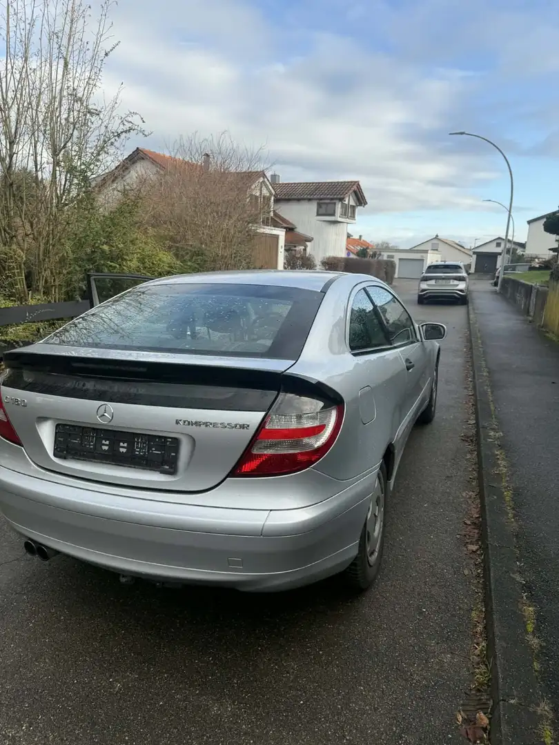 Mercedes-Benz 200 - 2