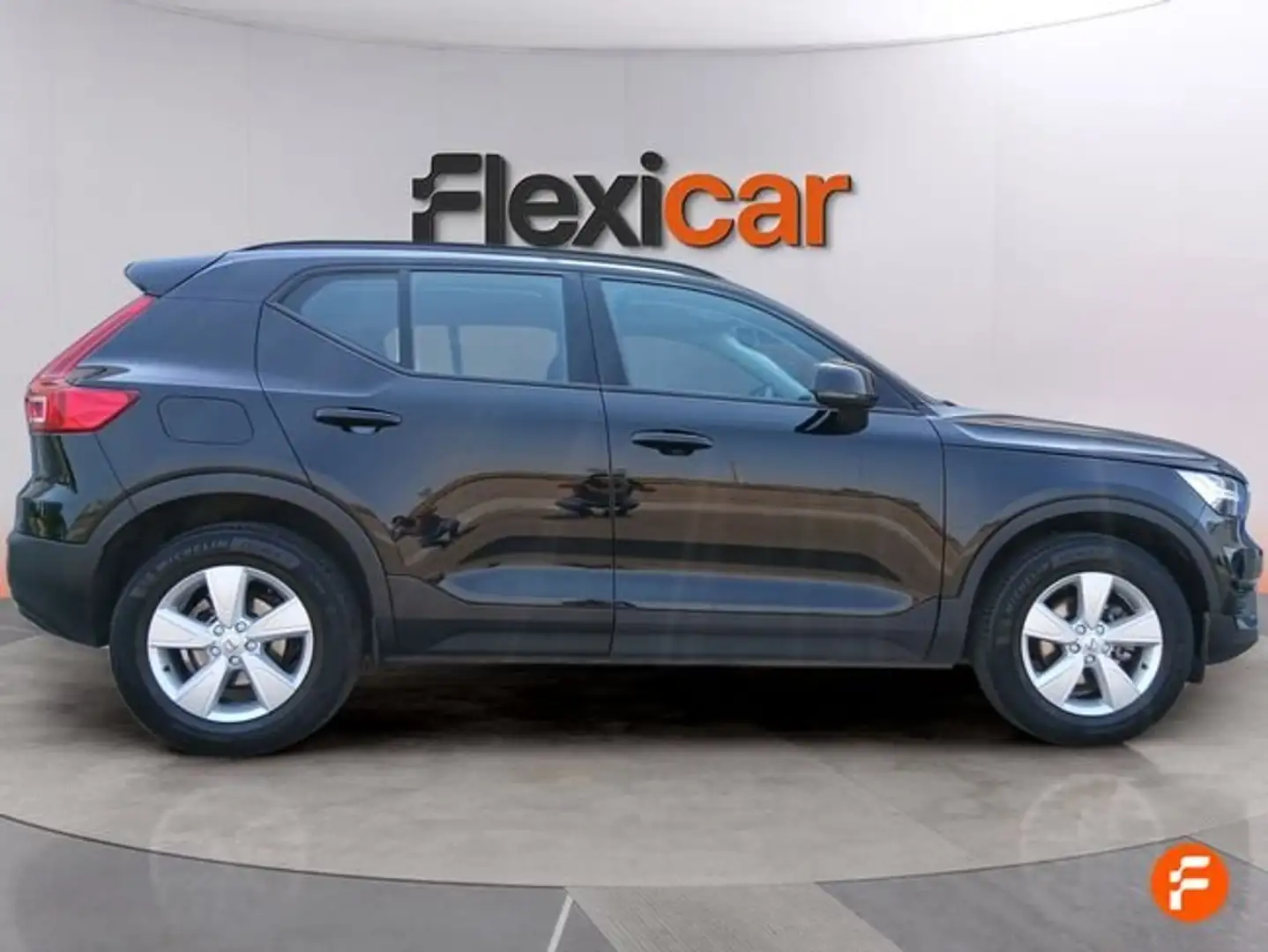 Volvo XC40 T2 Essential Aut. Negro - 2