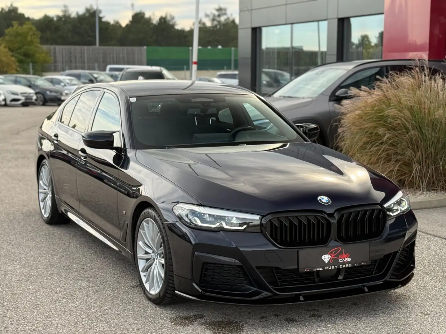 BMW 520 5er - 520d LCI Facelift Mild Hybrid M Sport Perfo Schwarz - 1