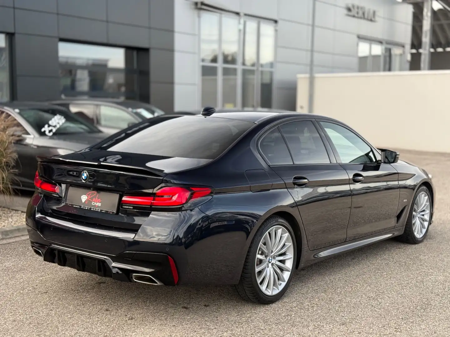 BMW 520 5er - 520d LCI Facelift Mild Hybrid M Sport Perfo Schwarz - 2