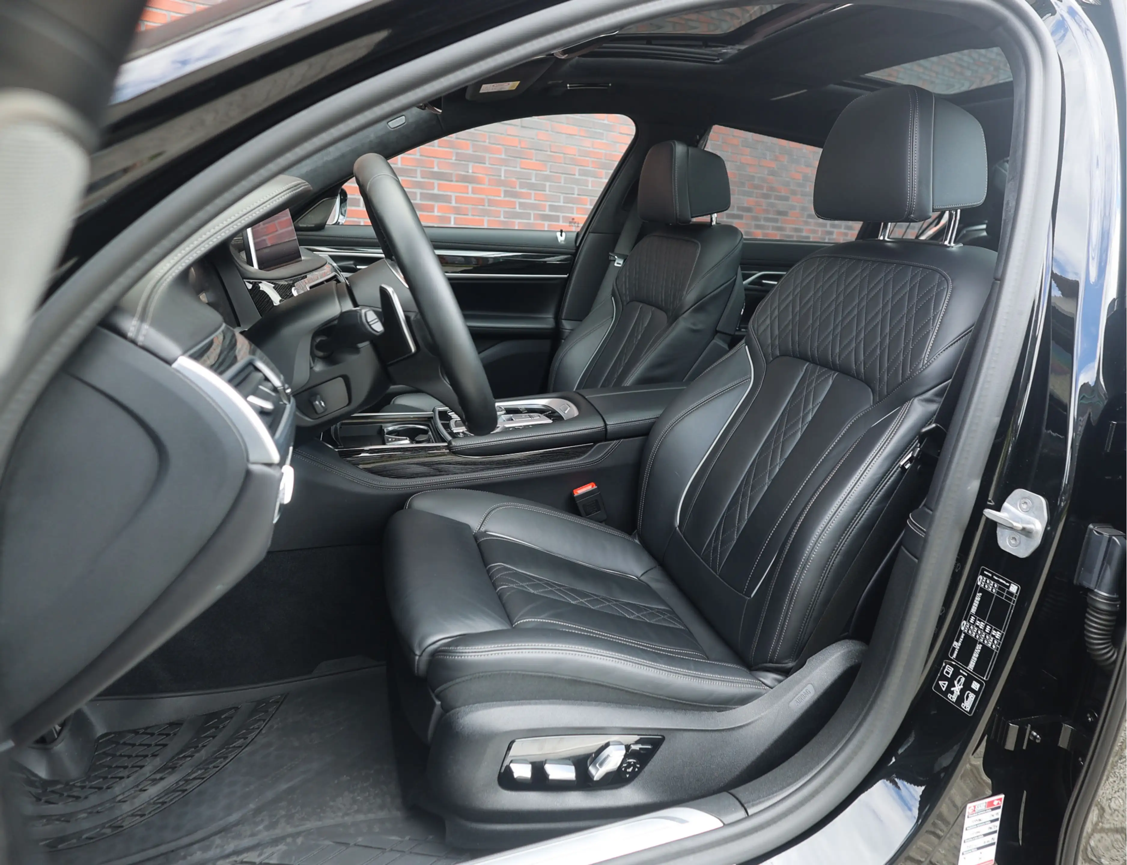 BMW 760 7-serie M760Li xDrive | Skylounge - M Driver's Pac — photo 24