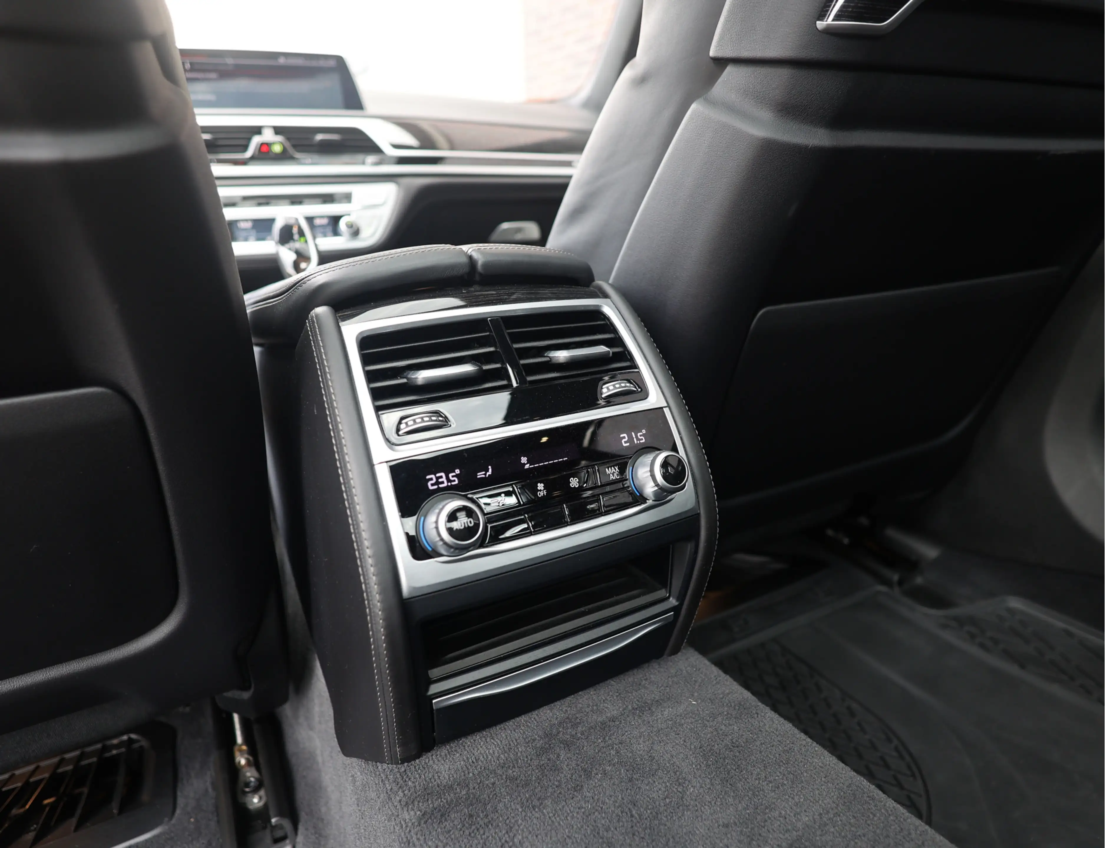 BMW 760 7-serie M760Li xDrive | Skylounge - M Driver's Pac — photo 31