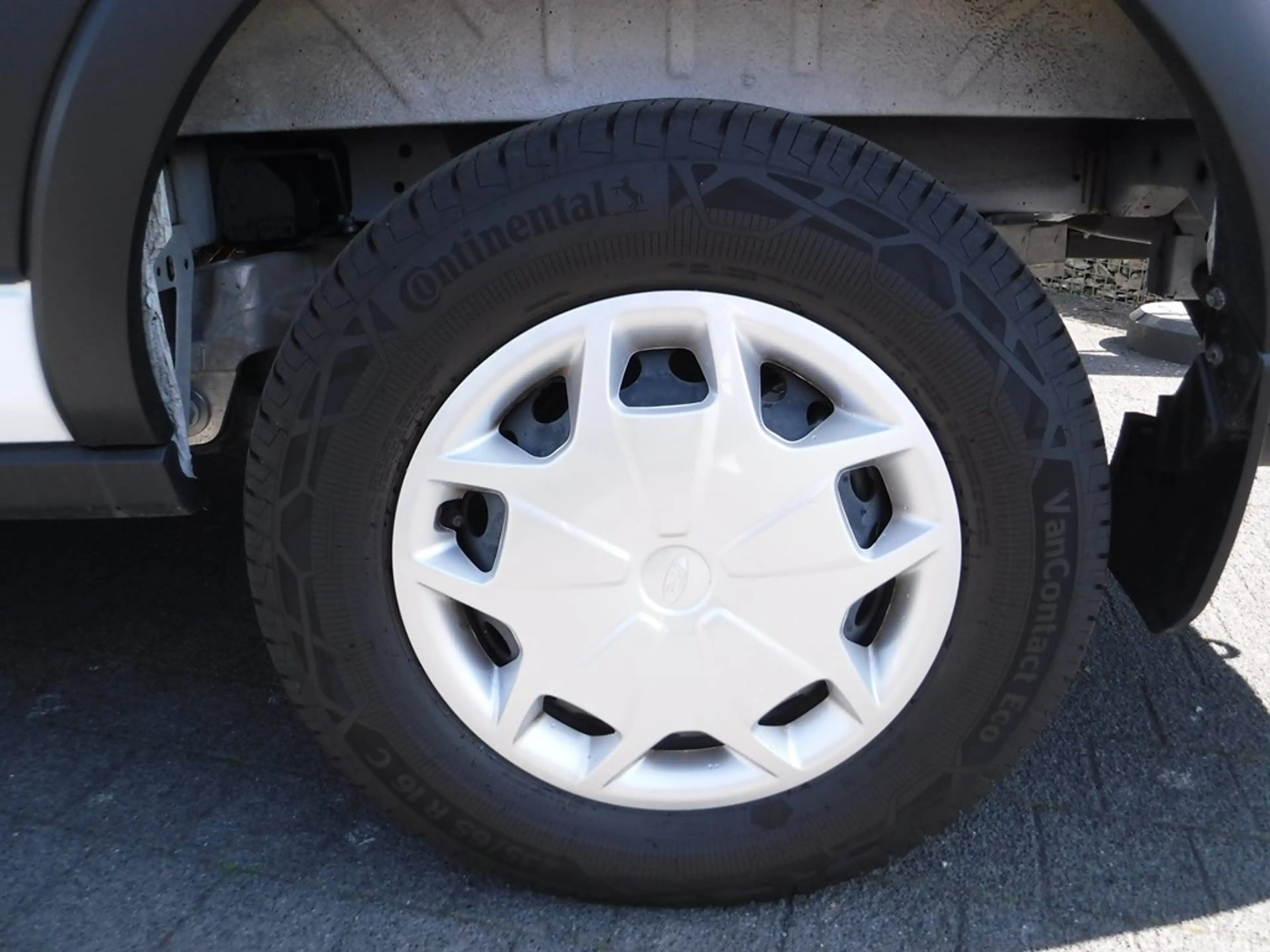 Ford E-Transit — photo 12