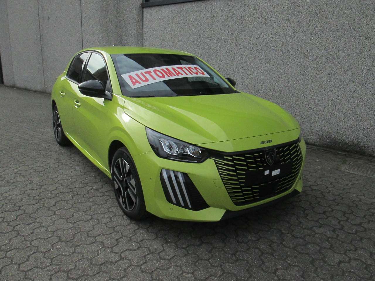 Peugeot 208 1.2 hybrid Allure 110cv e-dcs 6 Da targare  ufficiale Italia
