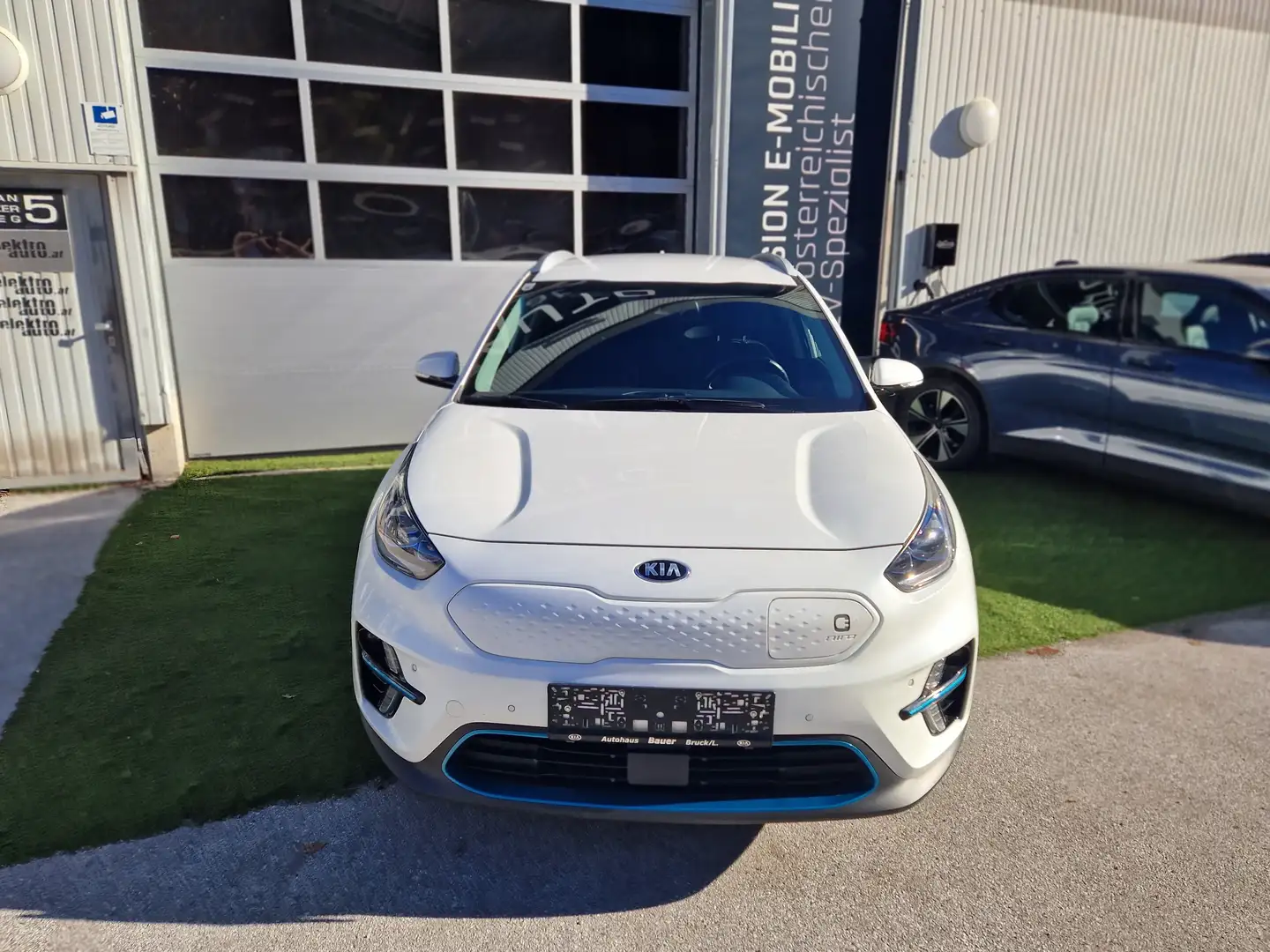 Kia Niro e-Niro Platin. verfügbar ab 12.06 (Vorverkauf) Weiß - 2