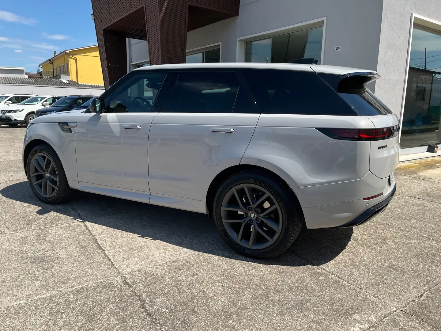 Land Rover Range Rover Sport D 300 DYNAMIC SE 300 CV Grigio - 2