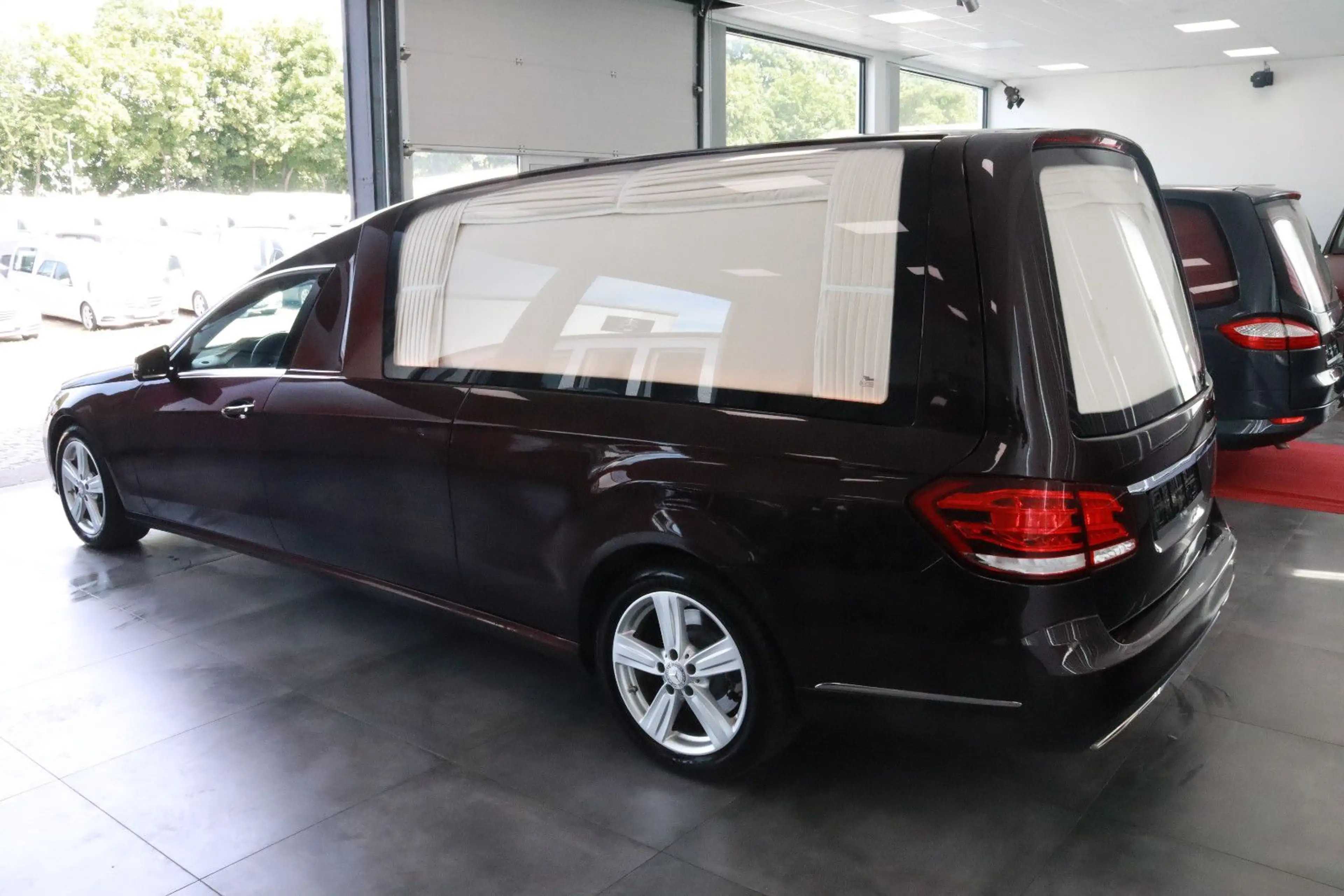 Mercedes-Benz E 250 Phoenixx-Germania Bestattungswagen Leichenwagen — photo 5