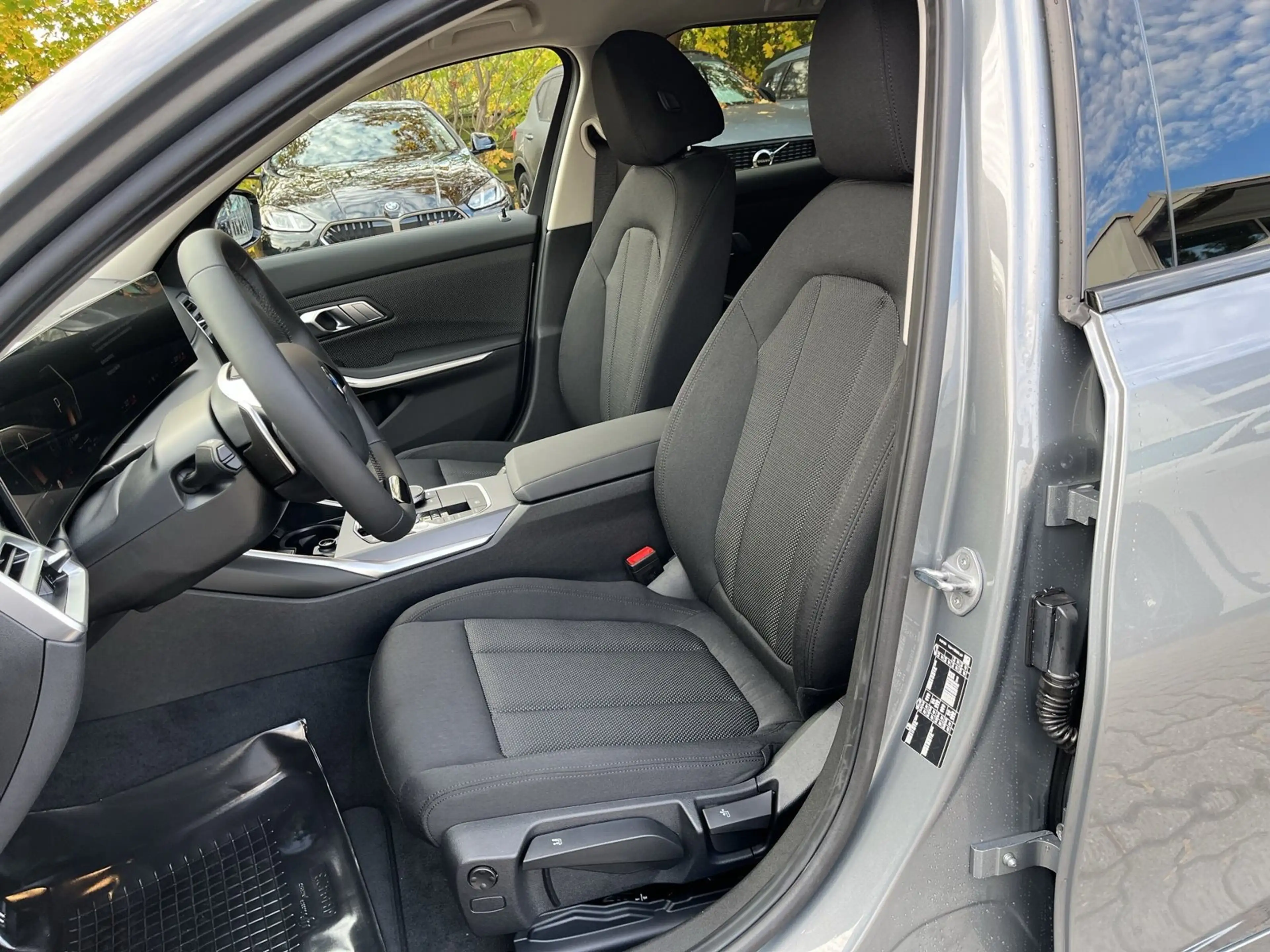 BMW 318 i DAB Komfortzg. Tempomat Parkassistent Shz — photo 9