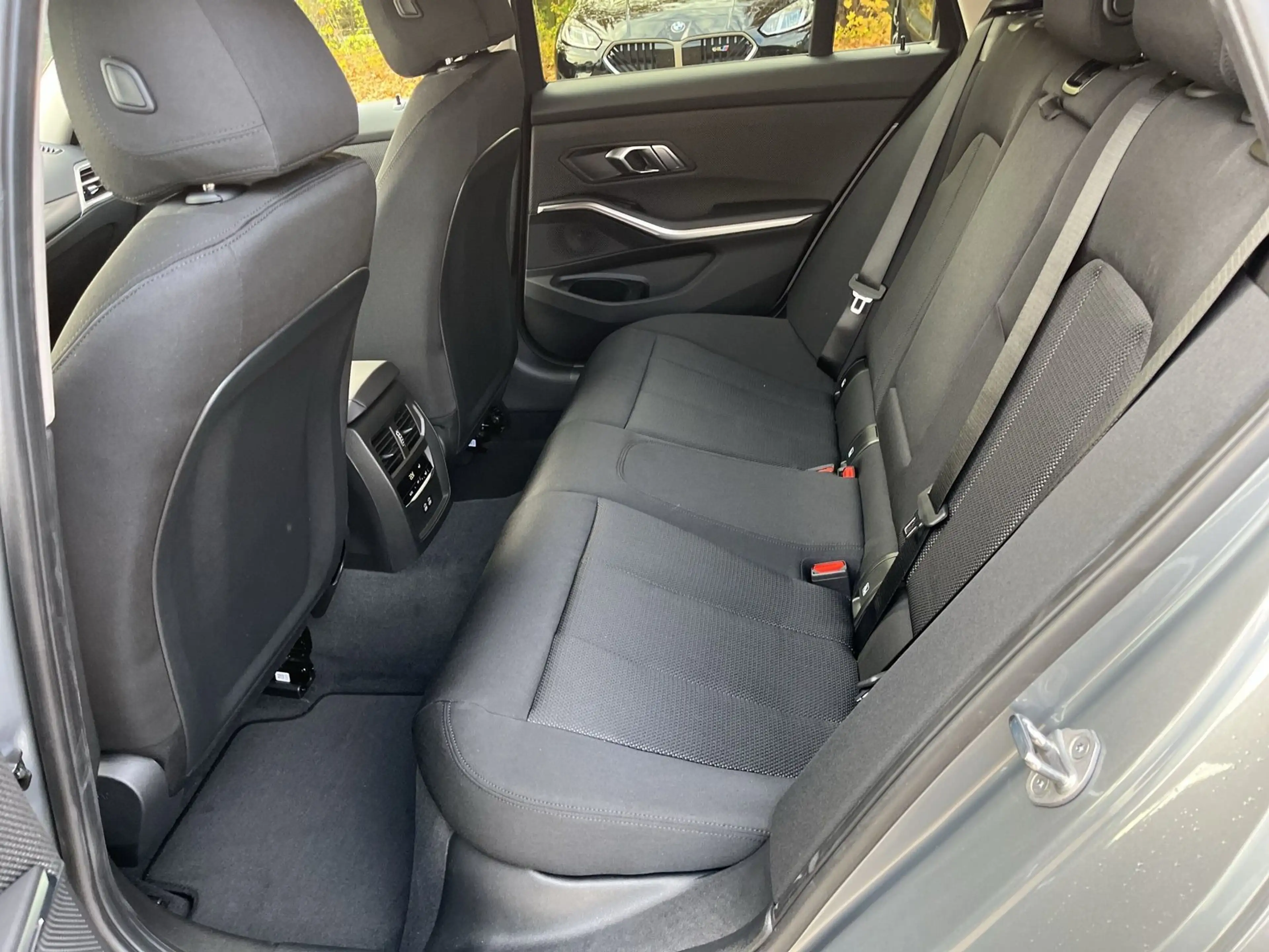 BMW 318 i DAB Komfortzg. Tempomat Parkassistent Shz — photo 12