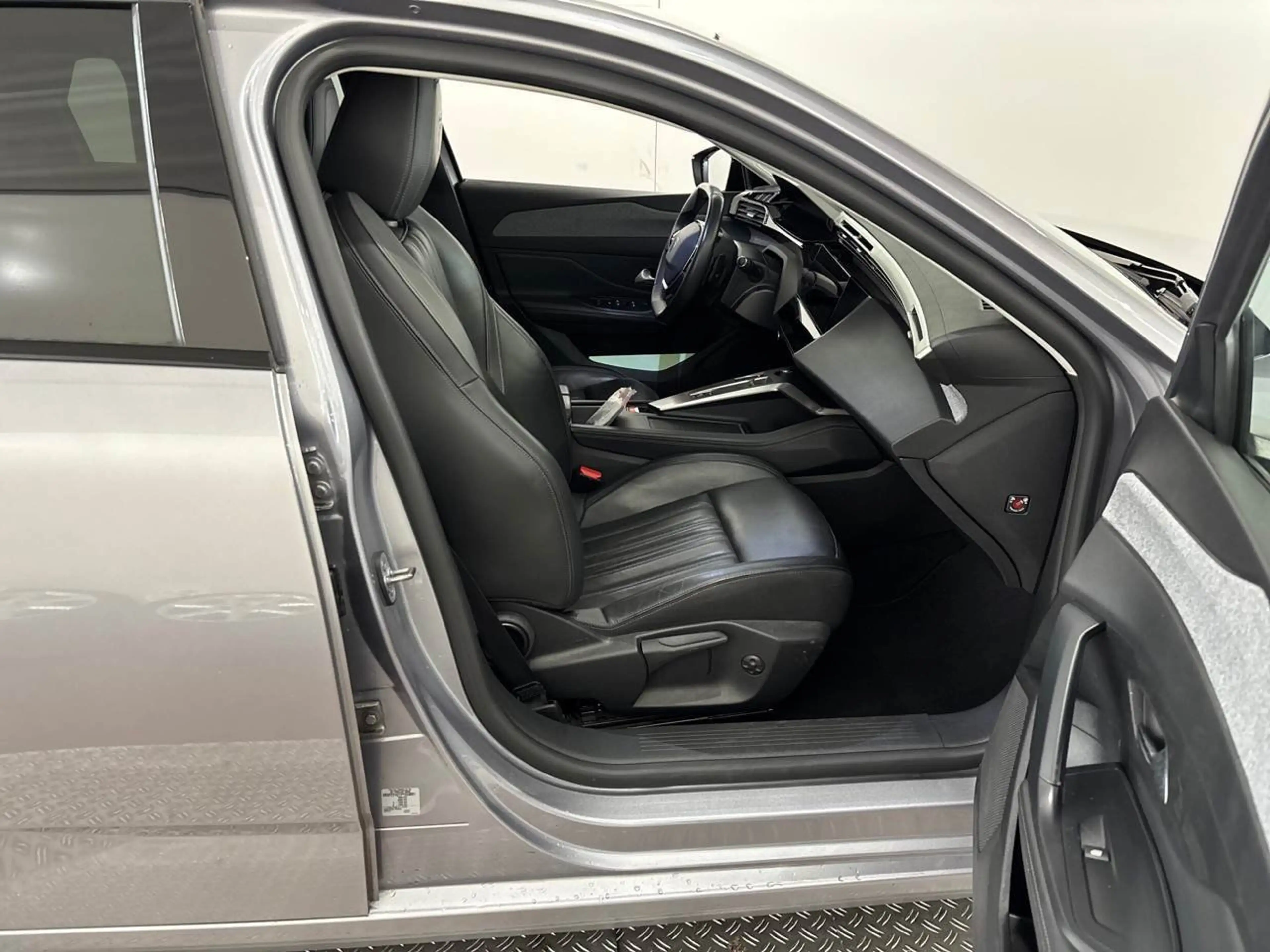 Peugeot 308 SW 1.5 BlueHDi 130 Allure Key LED Lane Navi — photo 10
