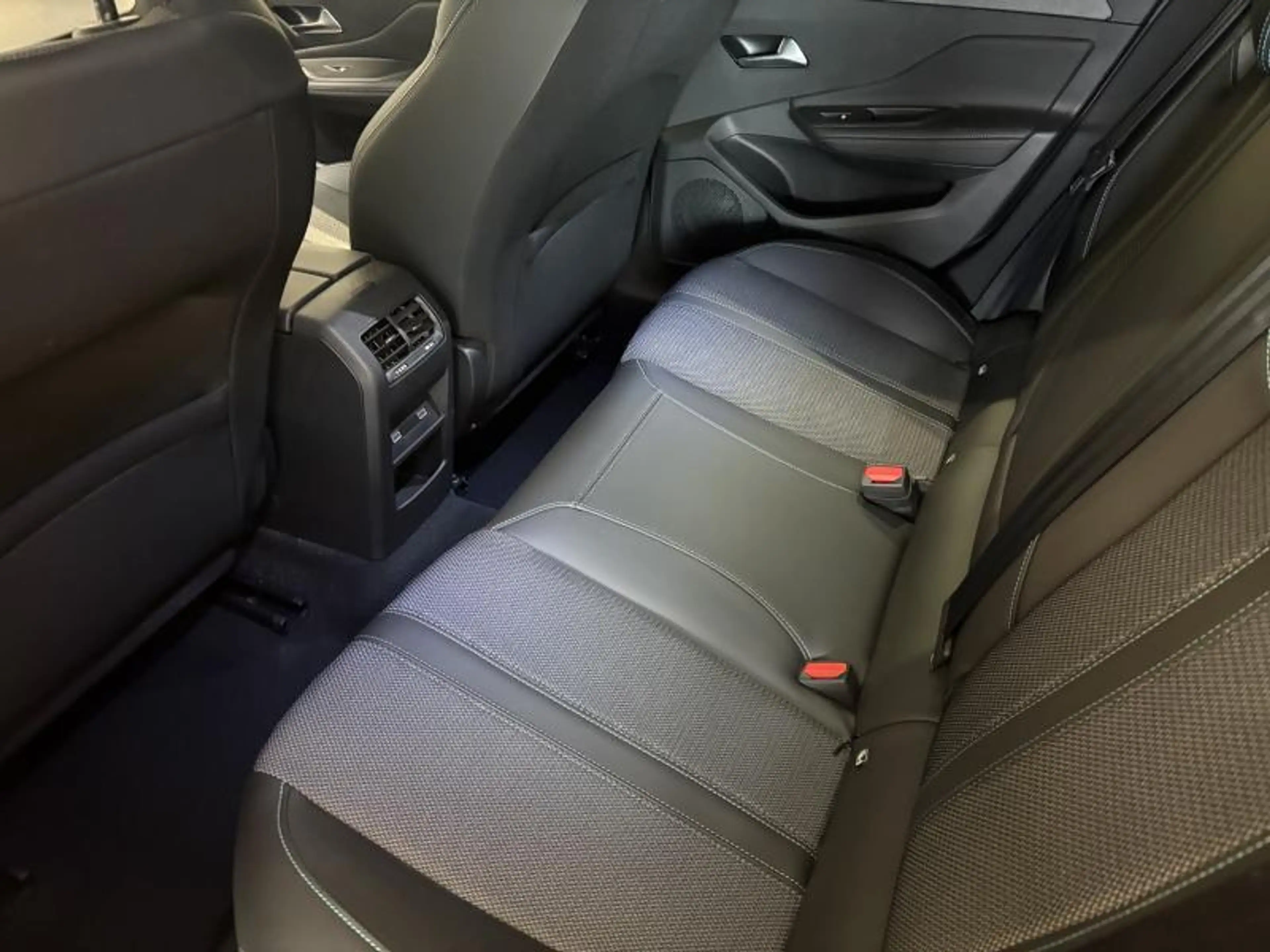Peugeot 308 ALLURE 1.2 TURBO 130 — photo 11