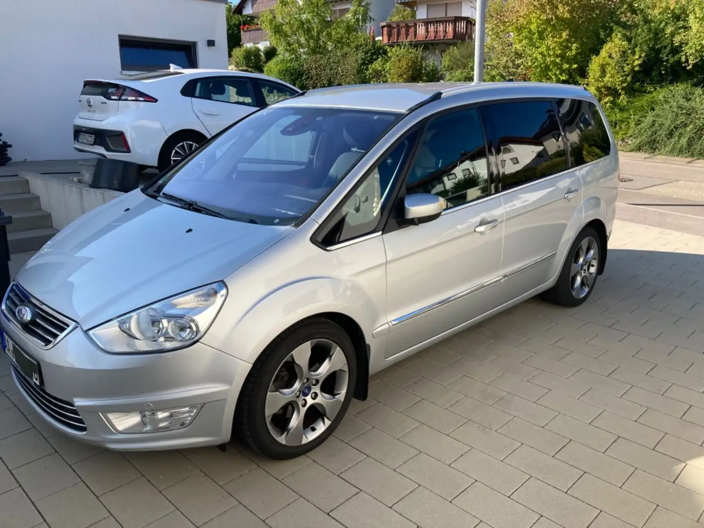 Ford Galaxy Galaxy Titanium 2,0 TDCi DPF Aut.Titanium Silber - 2