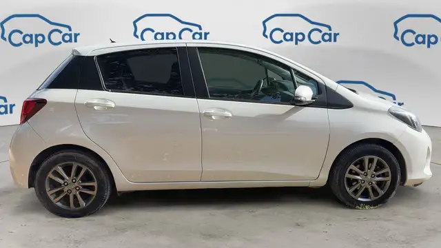 Toyota Yaris view 4
