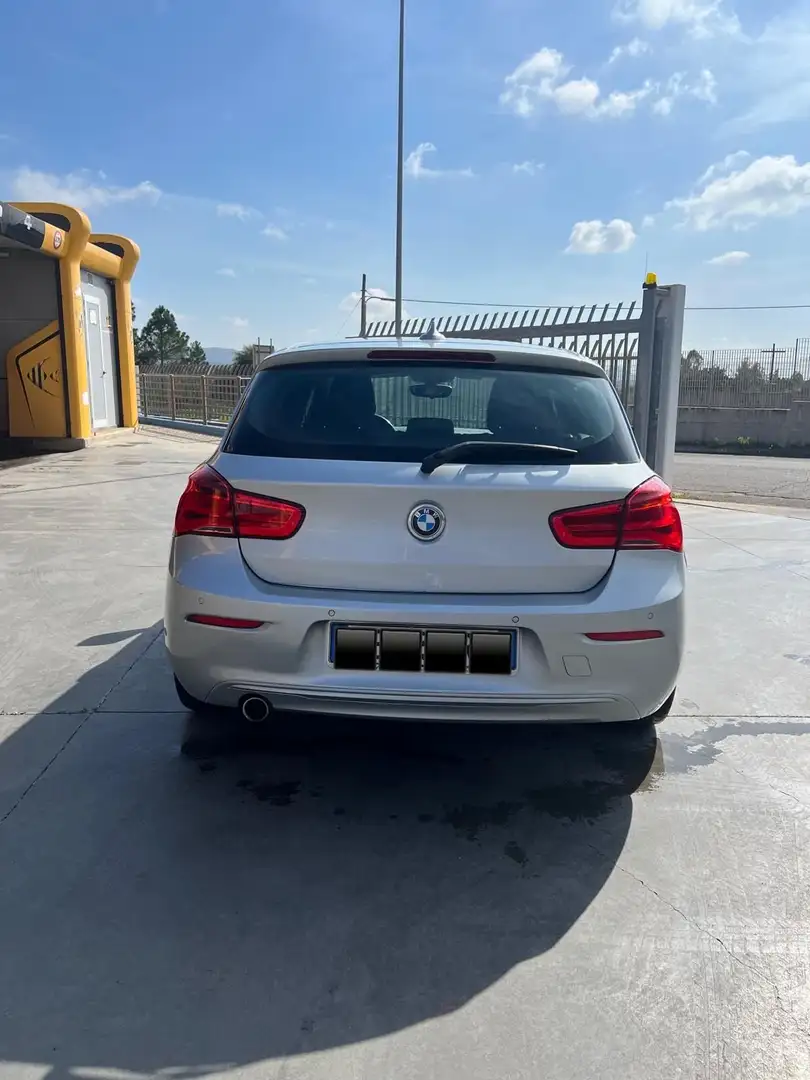 BMW 118 118d Urban 5p auto - 1