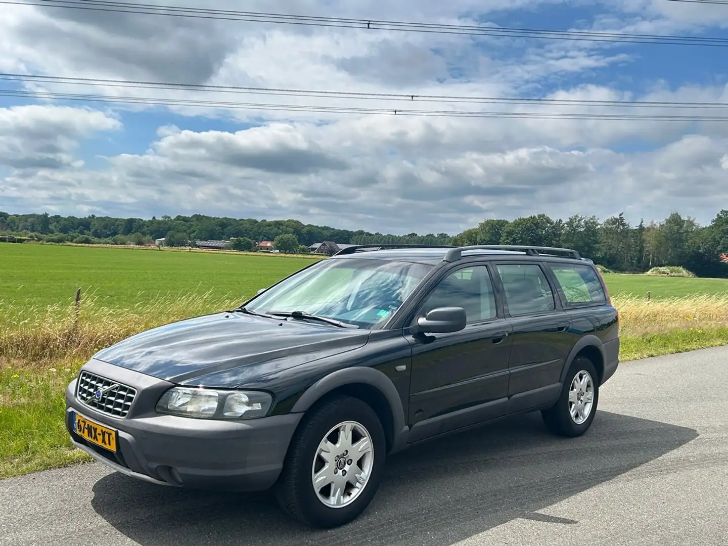 Volvo XC70 2.5 T, Leer/Stof, Cruise, Haak, Airco/ECC, Spoiler Noir - 2