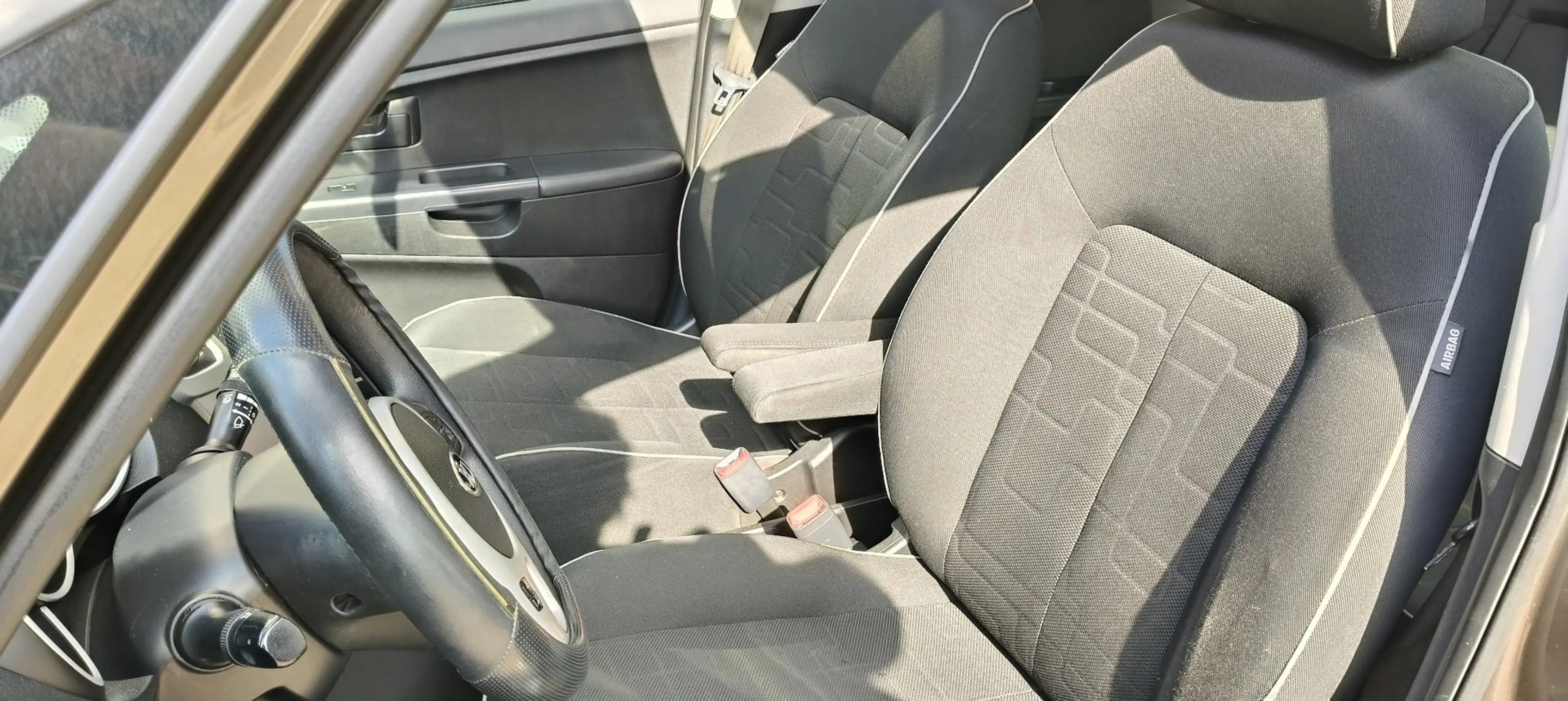 Kia Venga 1.6 CVVT ExecutiveL. — photo 11