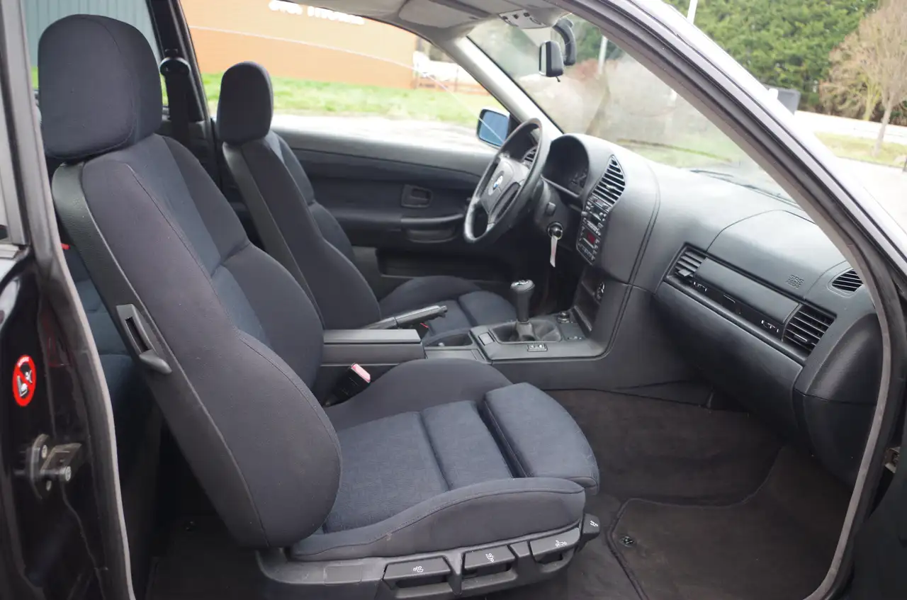 BMW 320i, foto 4