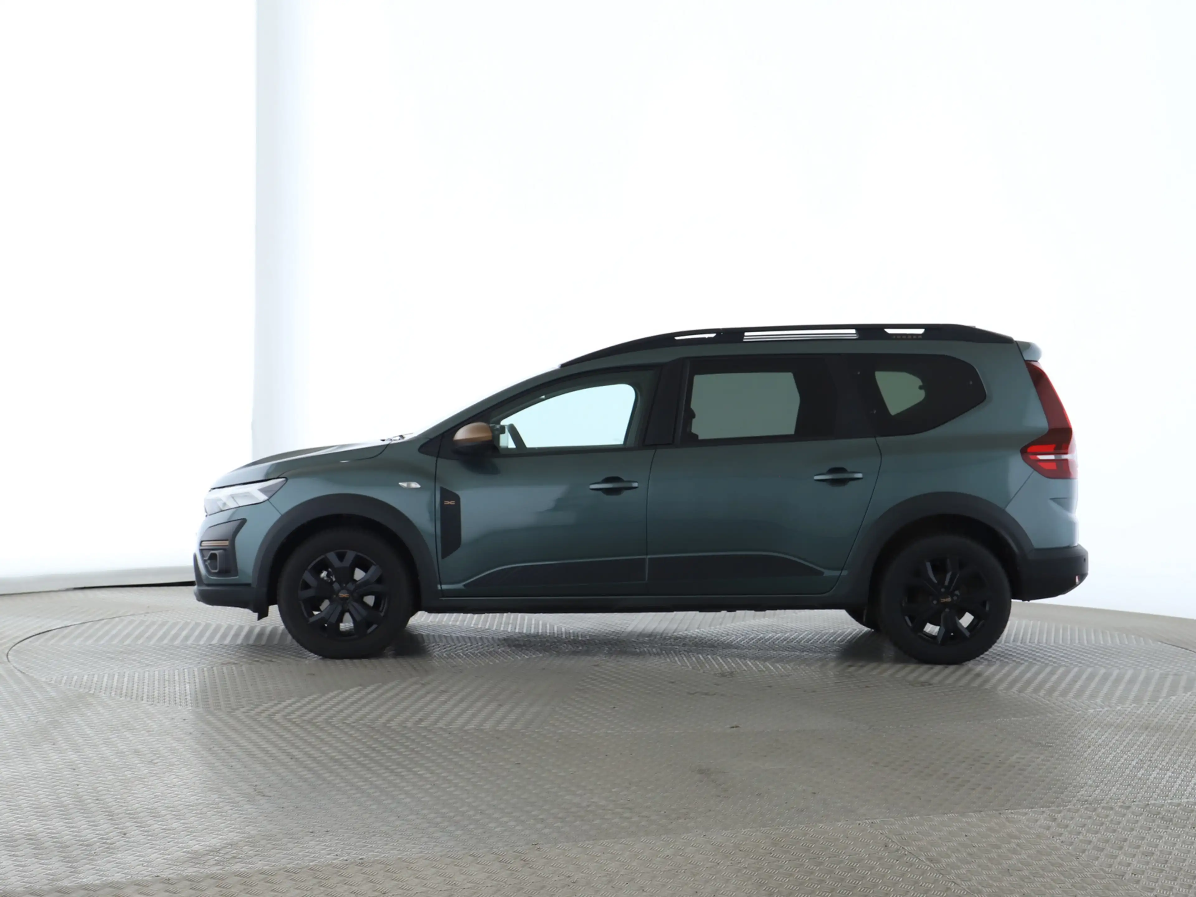 Dacia Jogger Extreme TCe 100 ECO-G 7-Sitzer SHZ PDC BT — photo 2