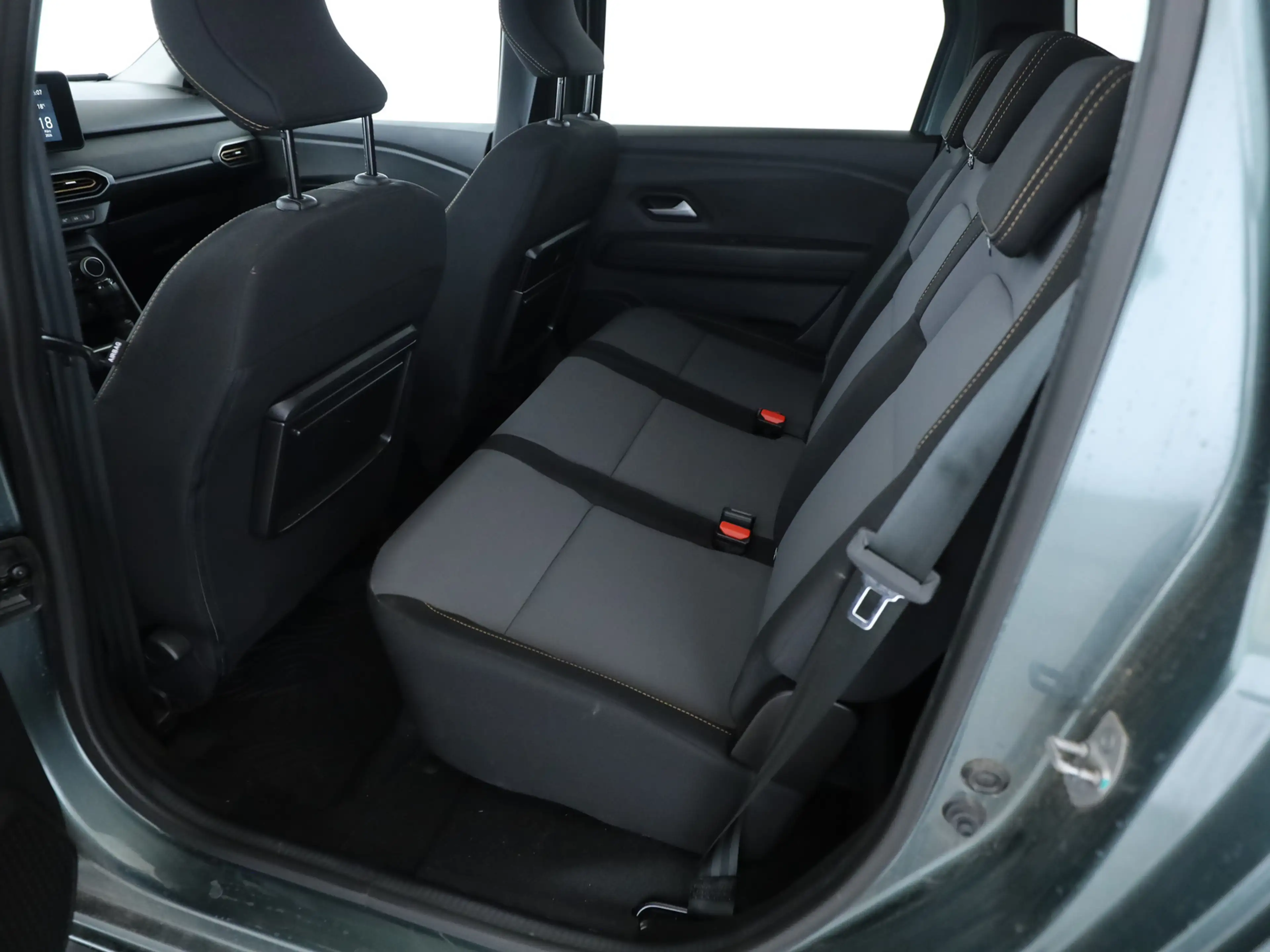 Dacia Jogger Extreme TCe 100 ECO-G 7-Sitzer SHZ PDC BT — photo 12