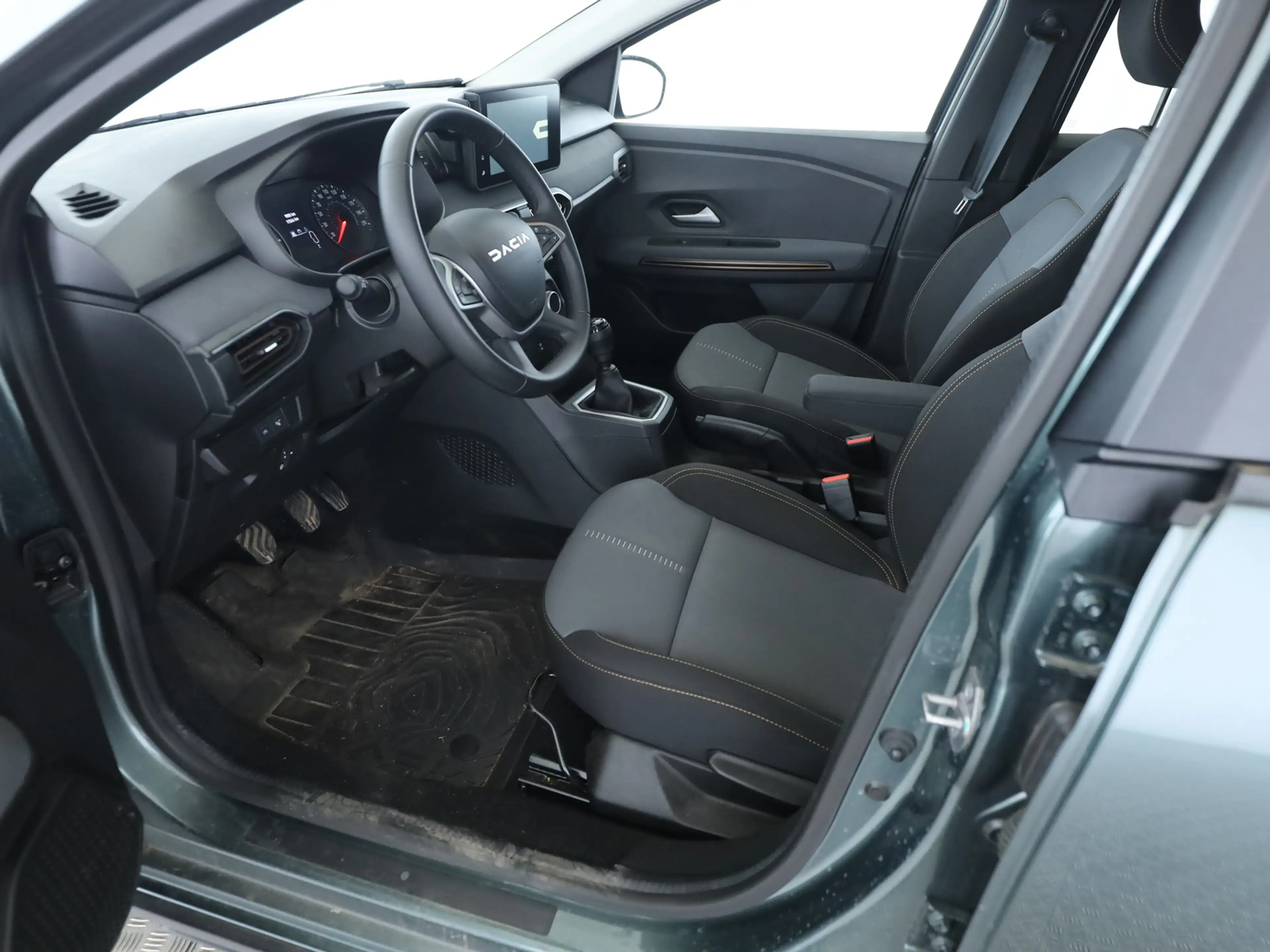 Dacia Jogger Extreme TCe 100 ECO-G 7-Sitzer SHZ PDC BT — photo 11
