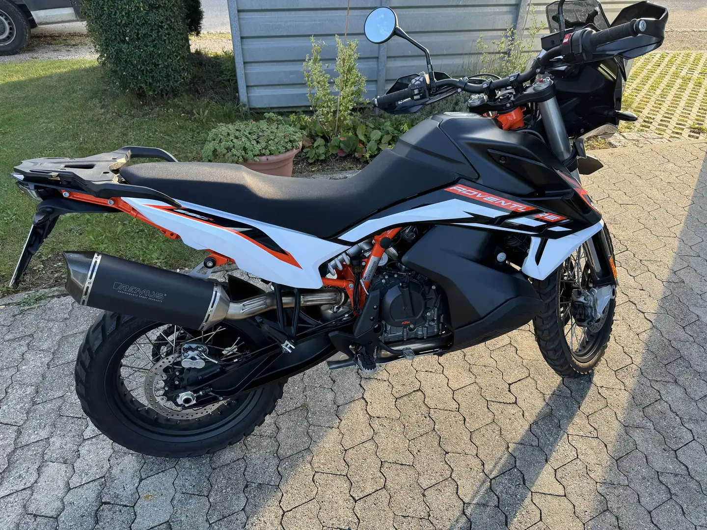 KTM 890 Adventure R Modell (REMUS) Schwarz - 2