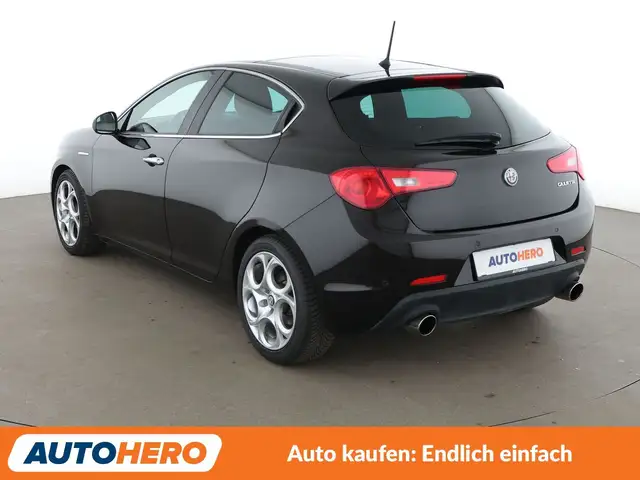 Alfa Romeo Giulietta view 4