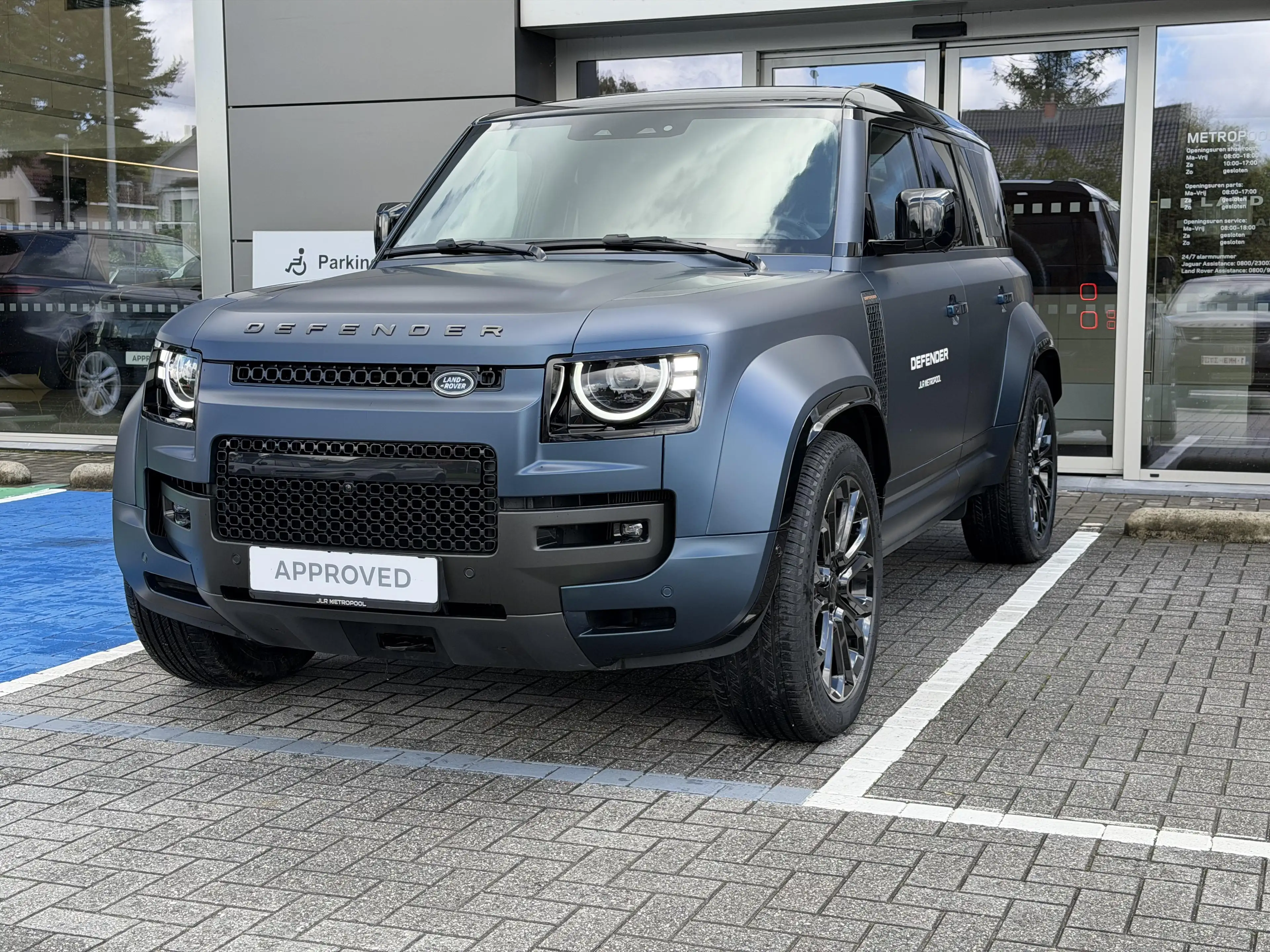 Land Rover Defender P635 OCTA // CHOPPED CARBON LICHTE VRACHT — photo 7