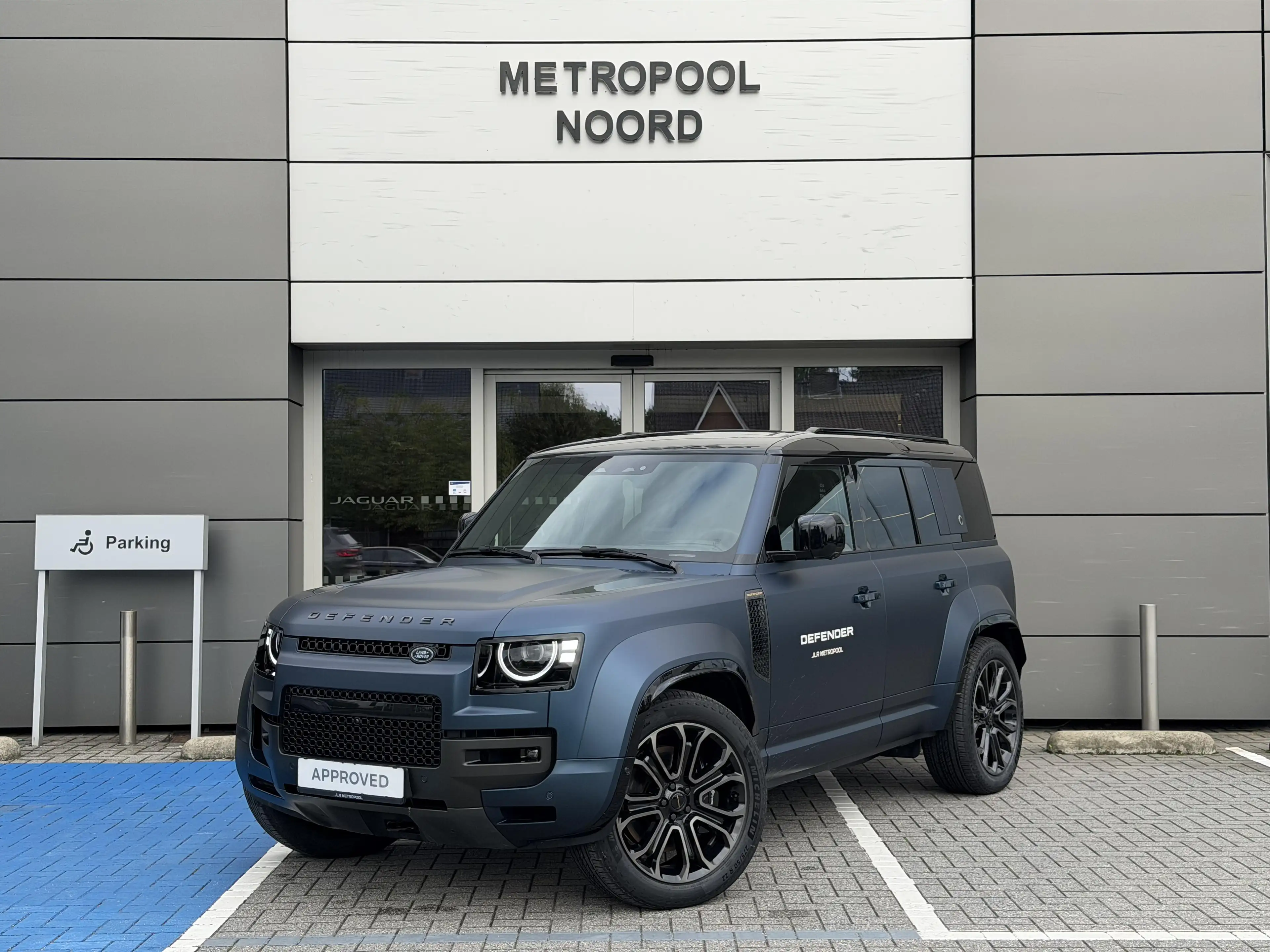Land Rover Defender P635 OCTA // CHOPPED CARBON LICHTE VRACHT