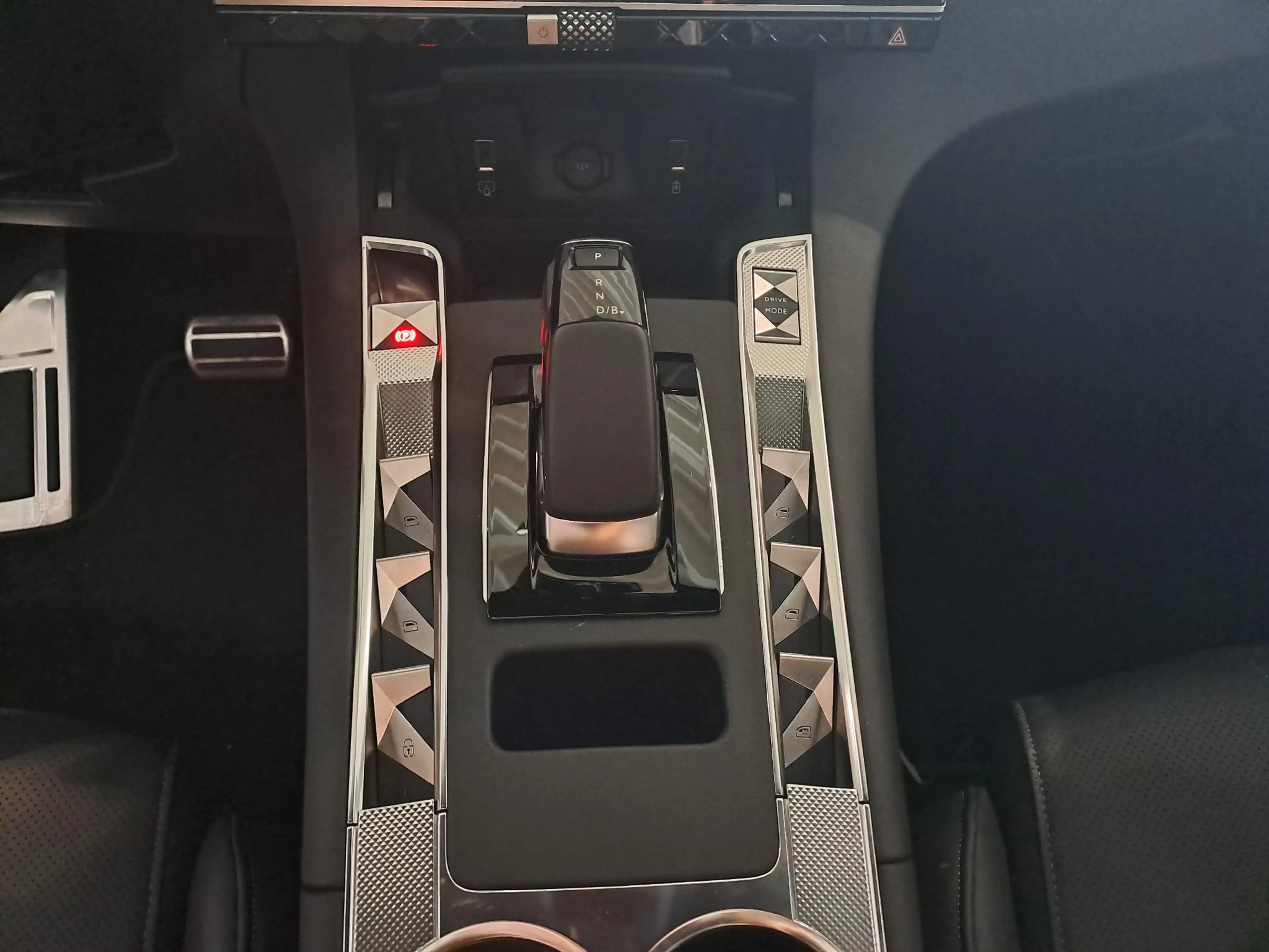 DS Automobiles DS 7 1.6 PHEV 300 4x4 Etoile — photo 14