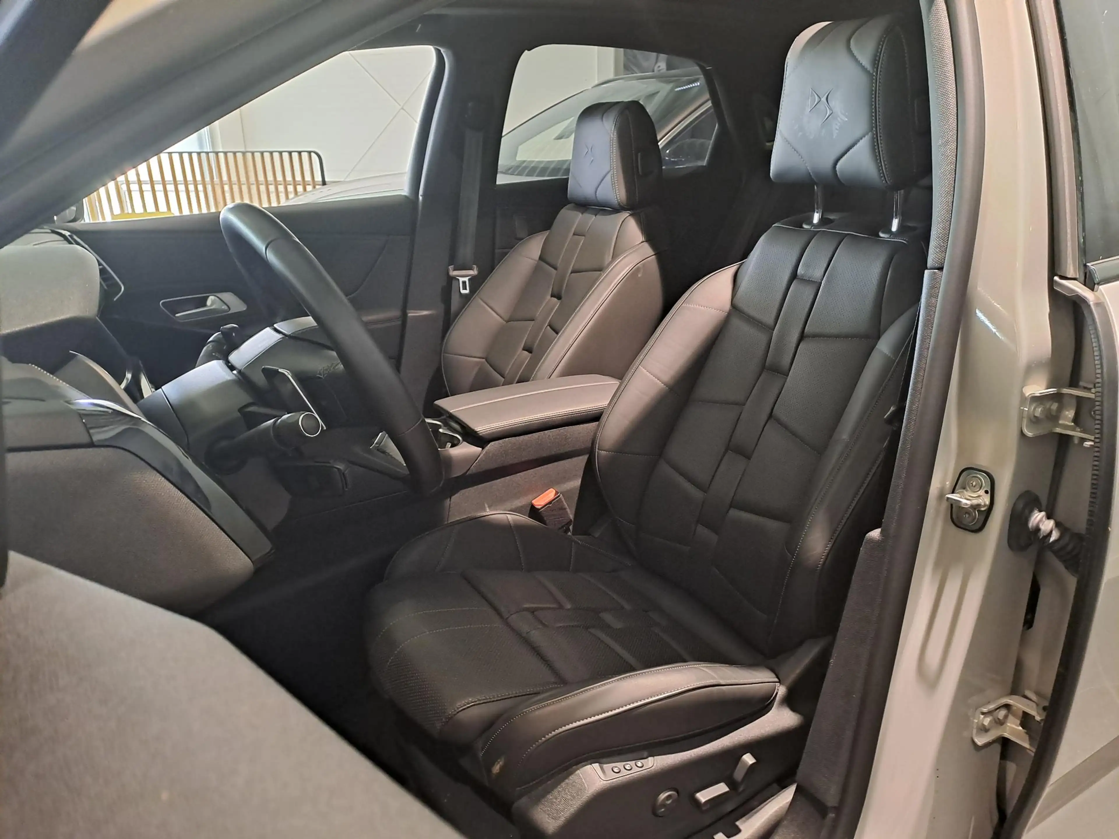 DS Automobiles DS 7 1.6 PHEV 300 4x4 Etoile — photo 2