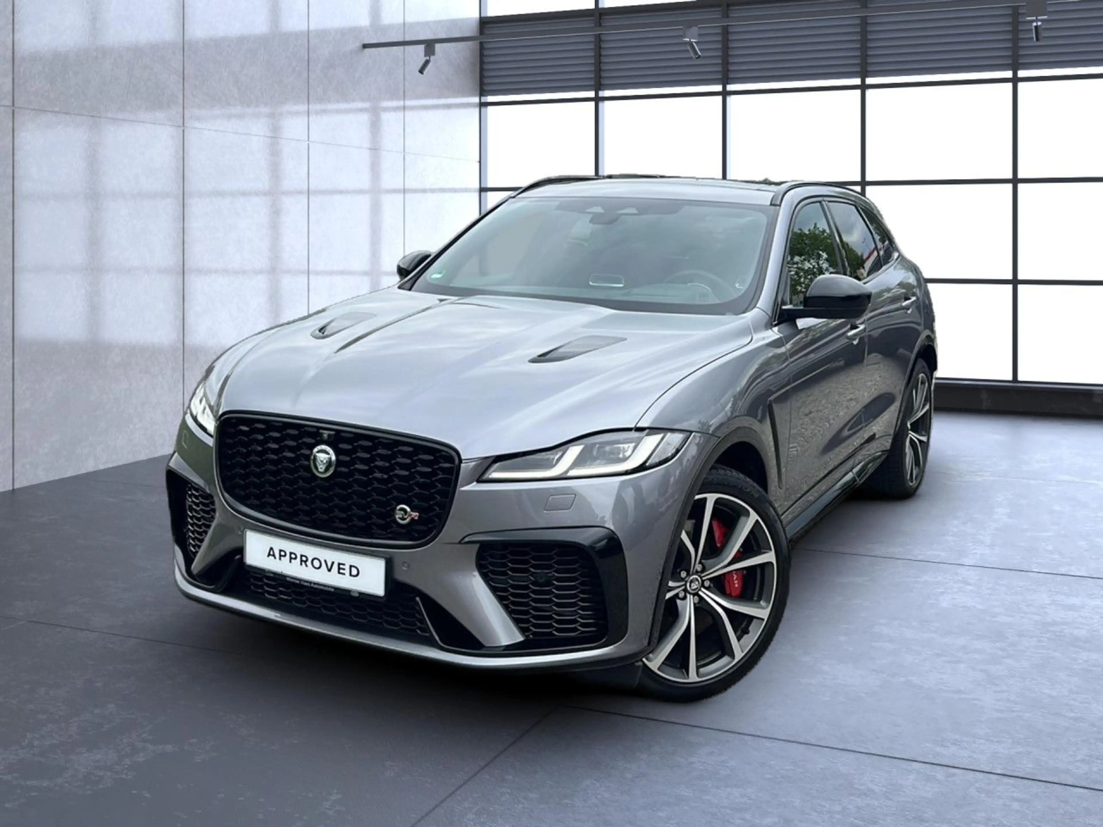 Jaguar F-Pace P550 AWD SVR