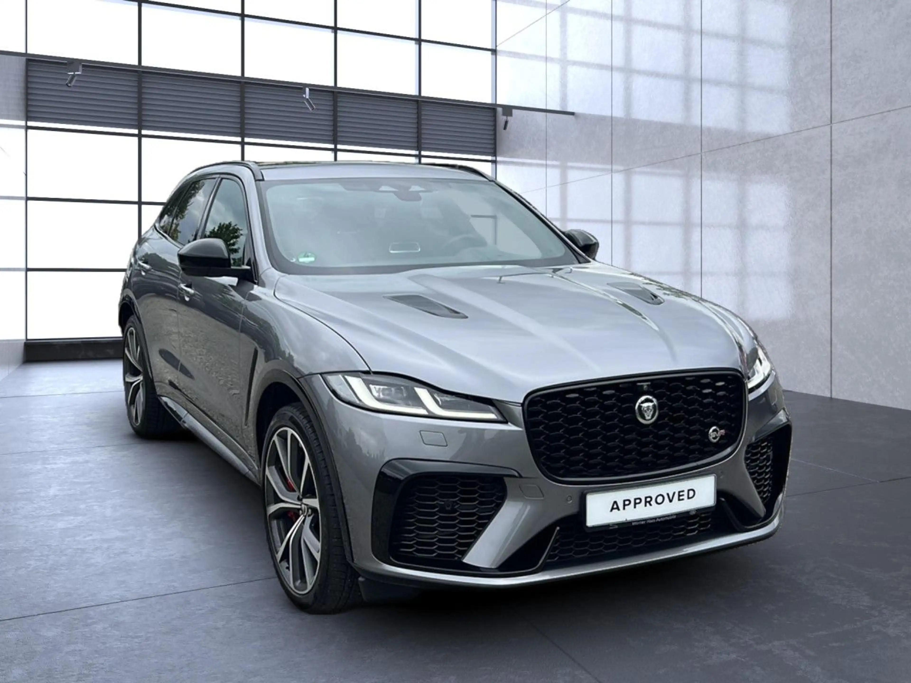 Jaguar F-Pace P550 AWD SVR — photo 4